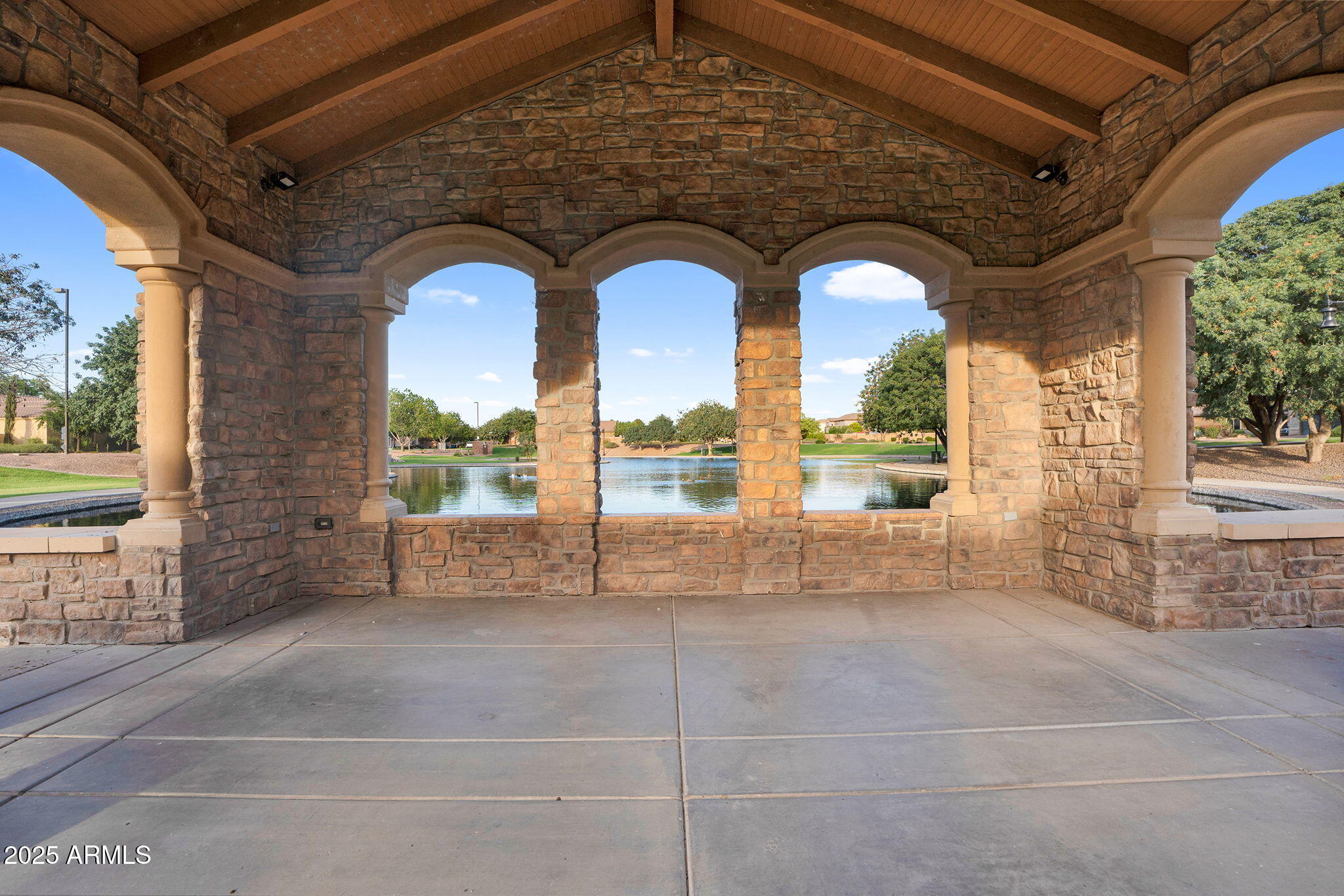 3087 E MAPLEWOOD Court
