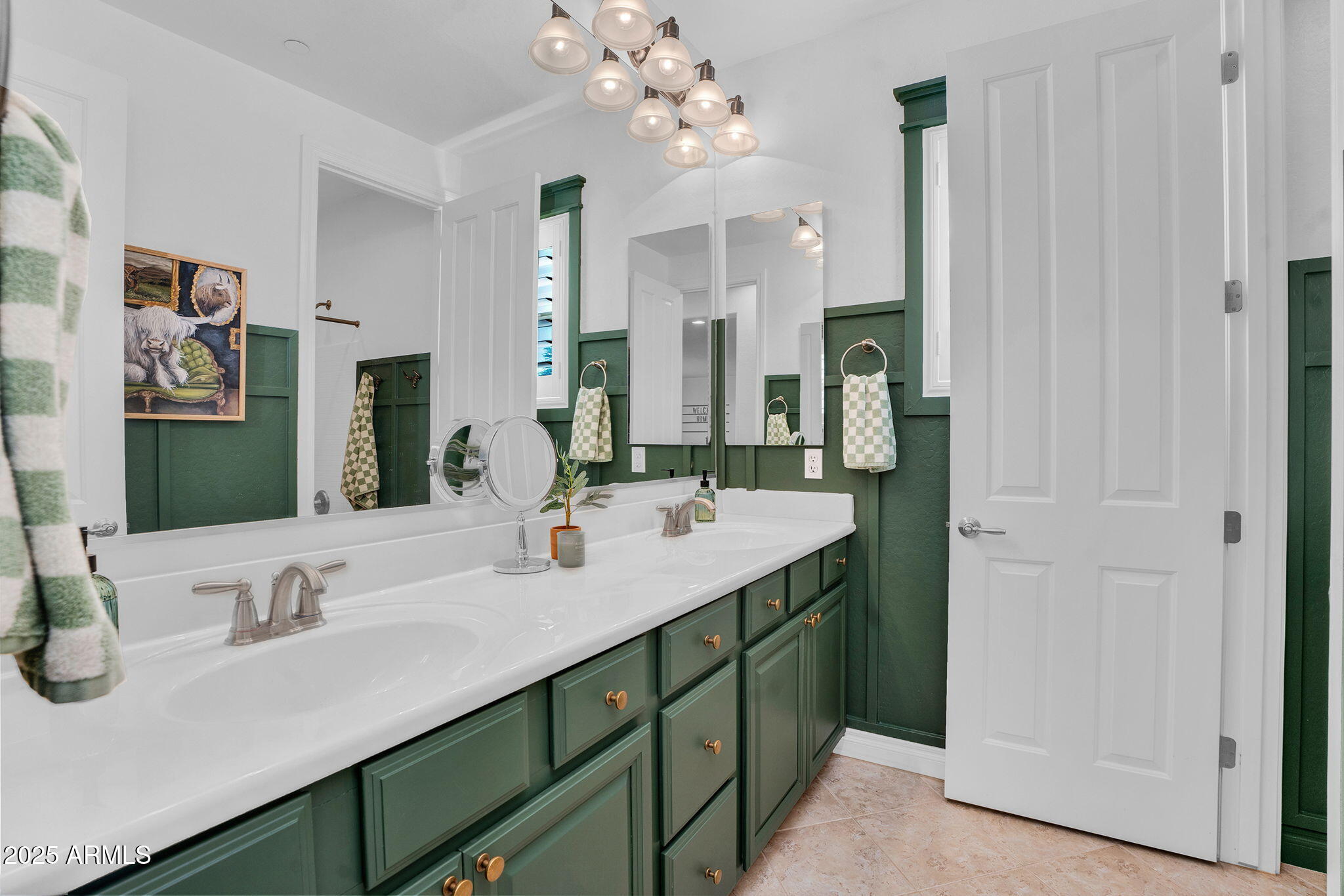 3087 E MAPLEWOOD Court