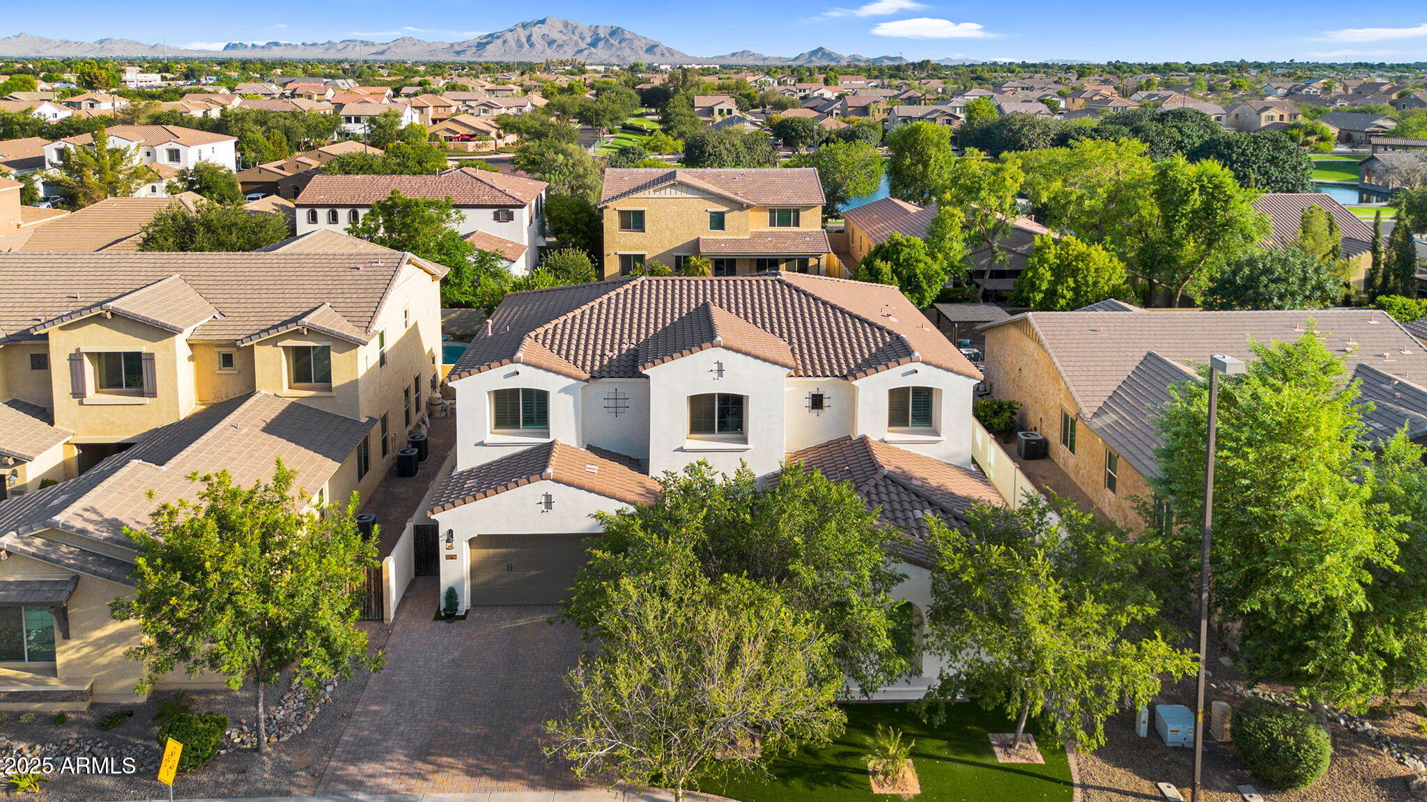 3087 E MAPLEWOOD Court