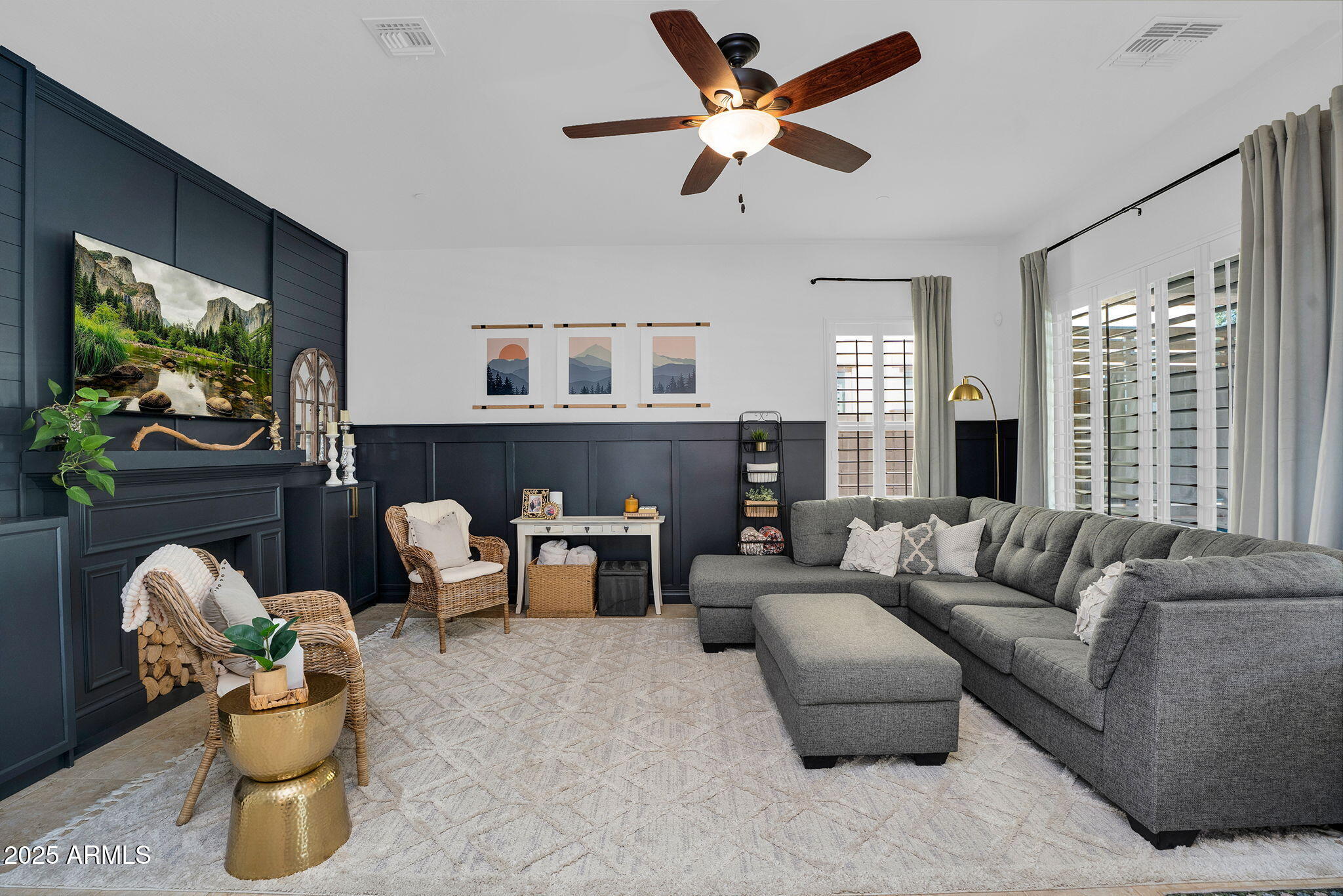 3087 E MAPLEWOOD Court