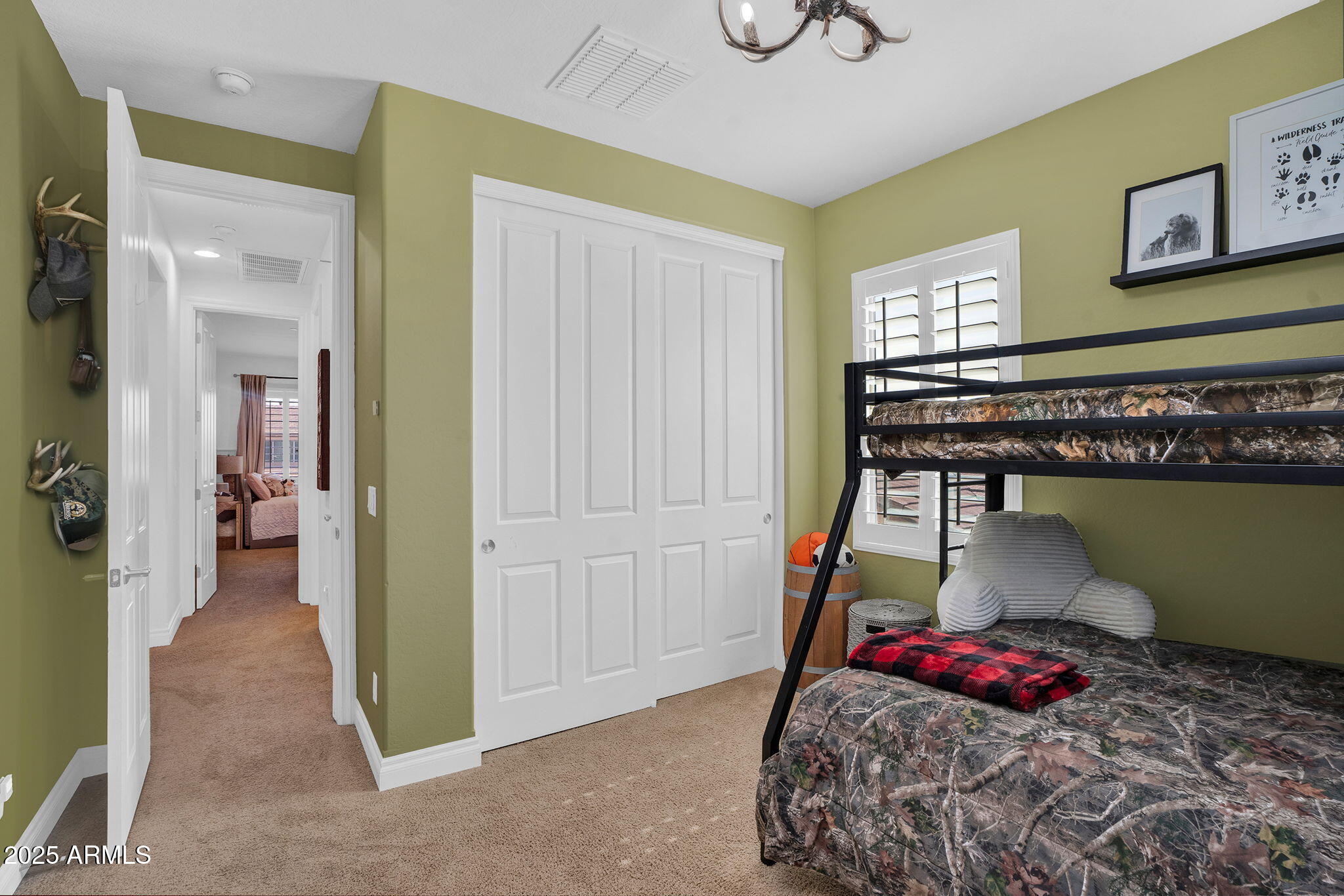 3087 E MAPLEWOOD Court