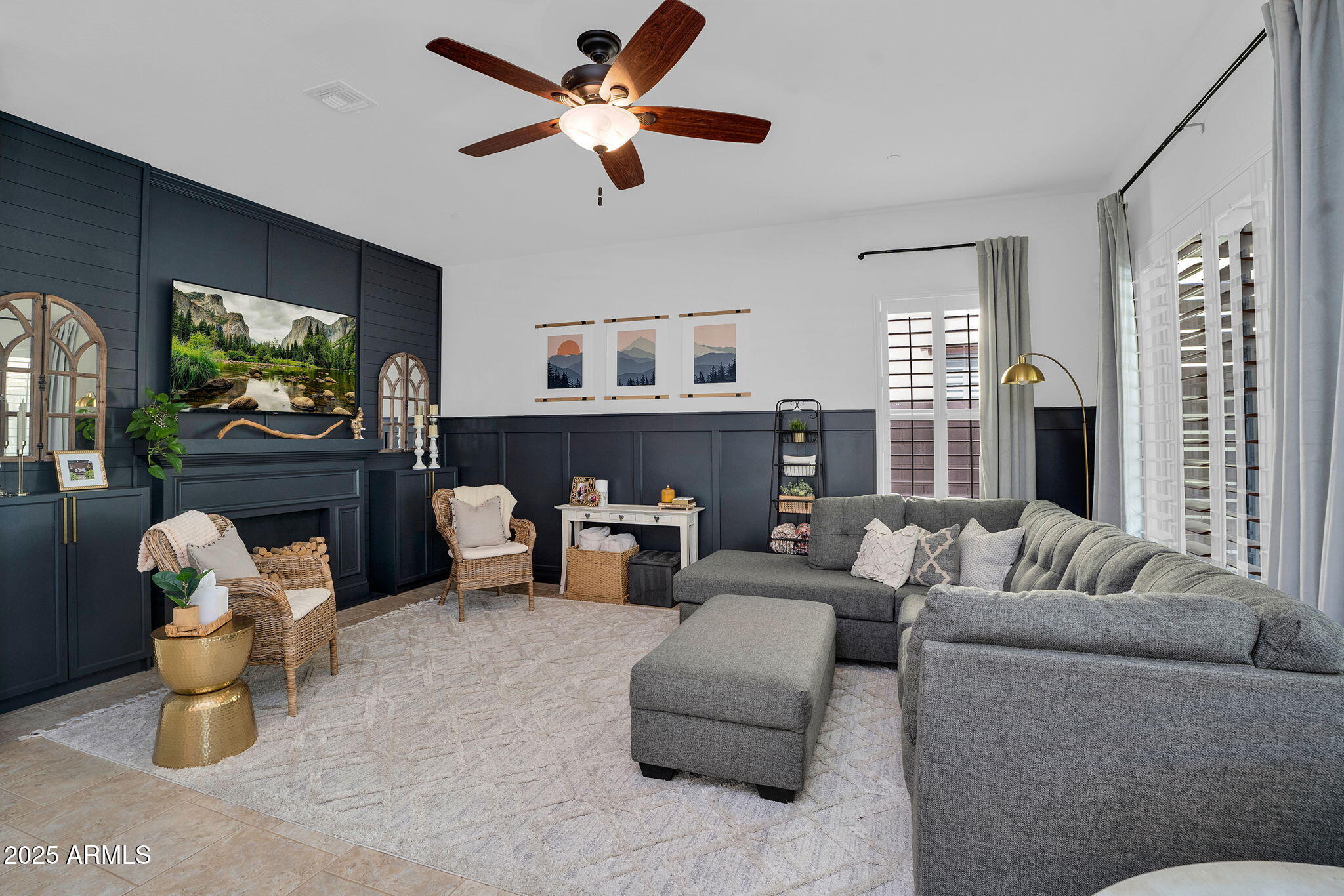 3087 E MAPLEWOOD Court