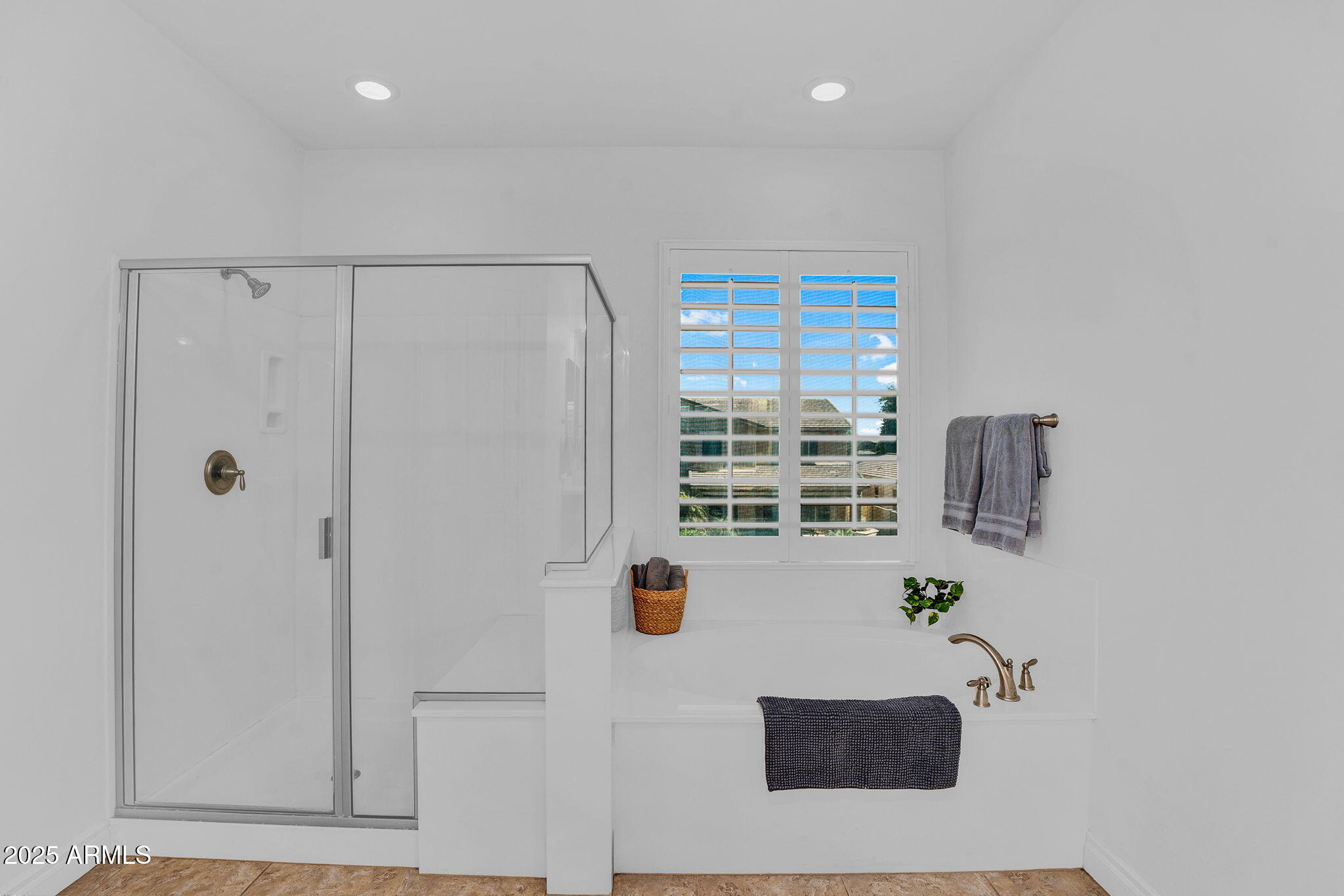 3087 E MAPLEWOOD Court