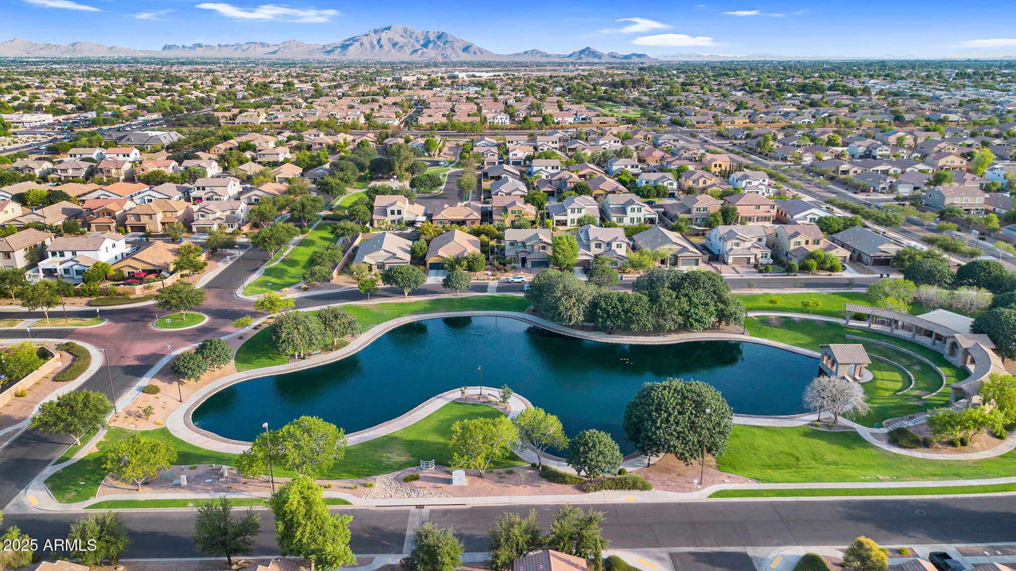 3087 E MAPLEWOOD Court