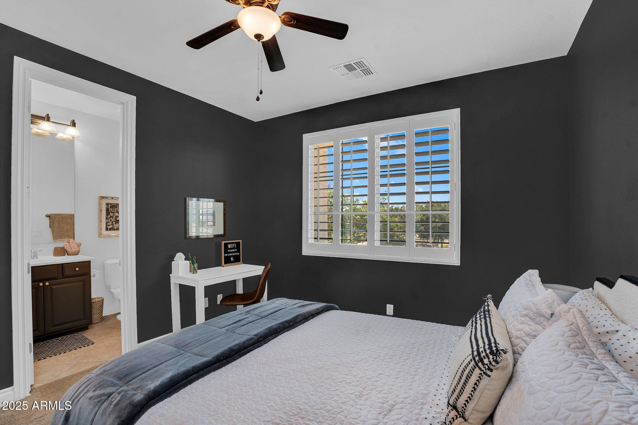 3087 E MAPLEWOOD Court