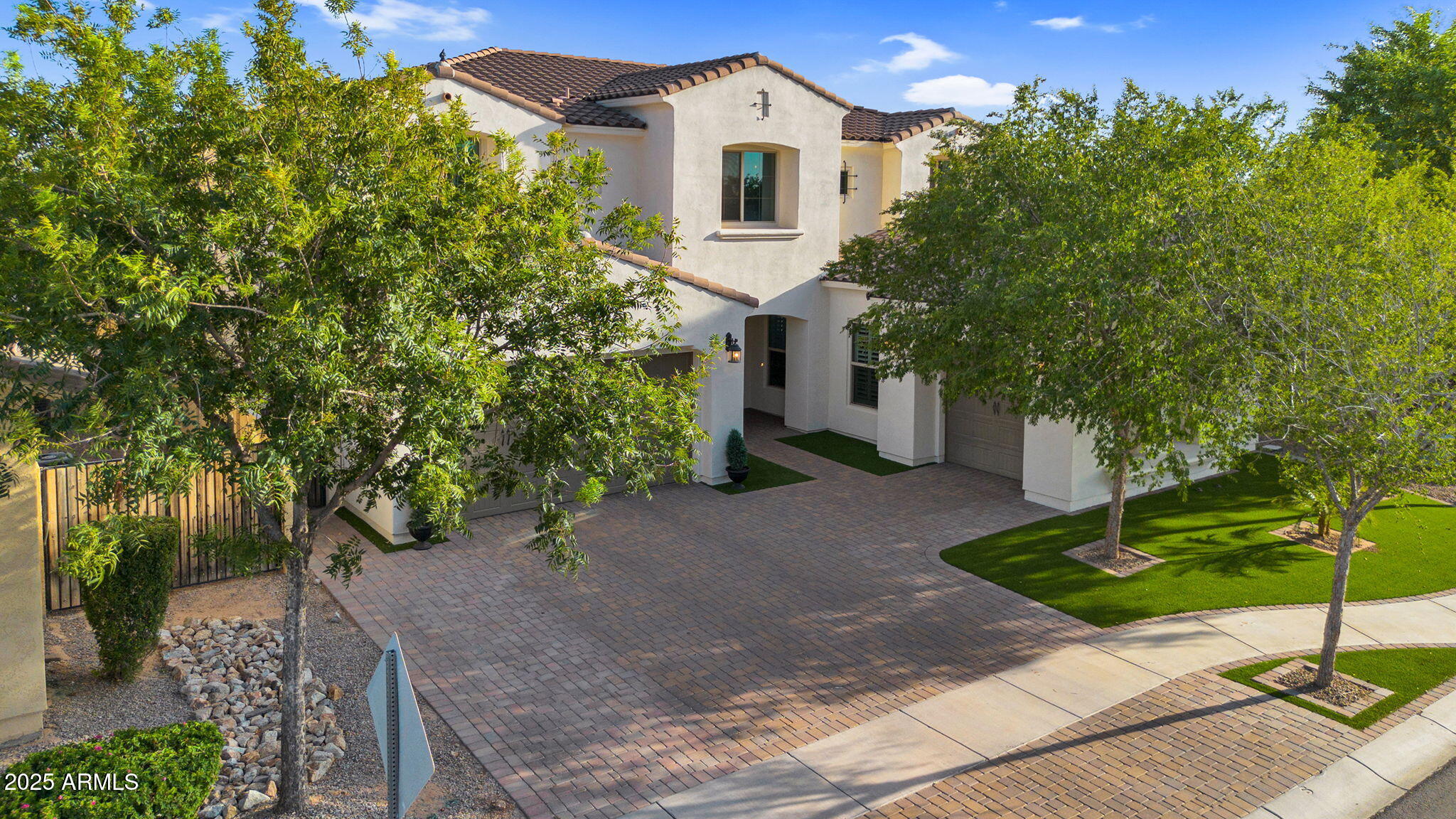 3087 E MAPLEWOOD Court