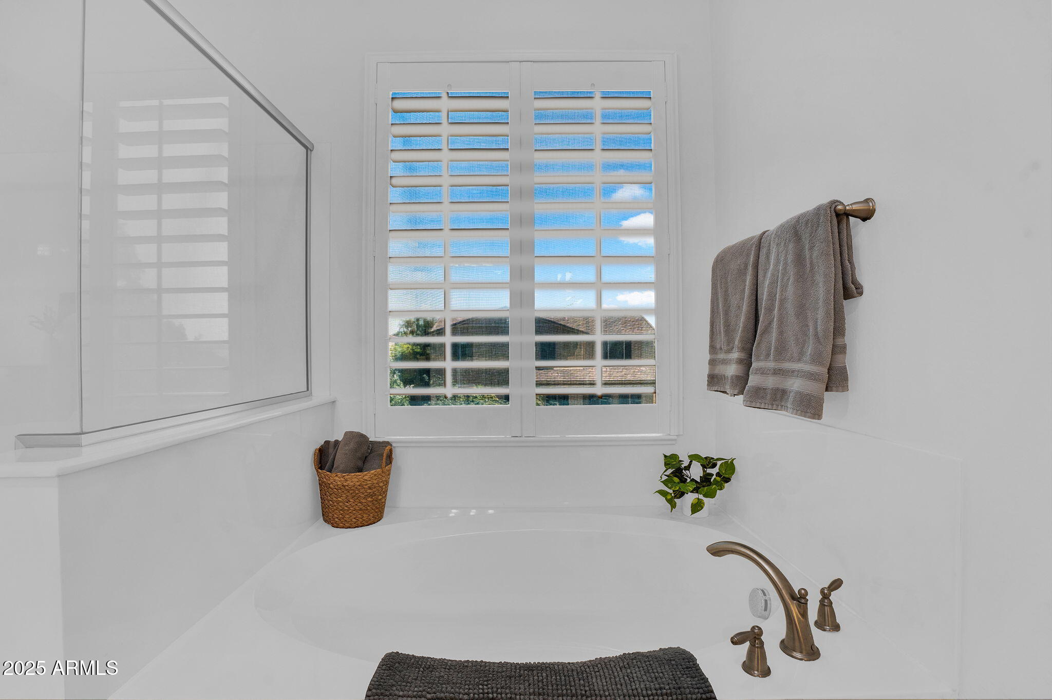 3087 E MAPLEWOOD Court