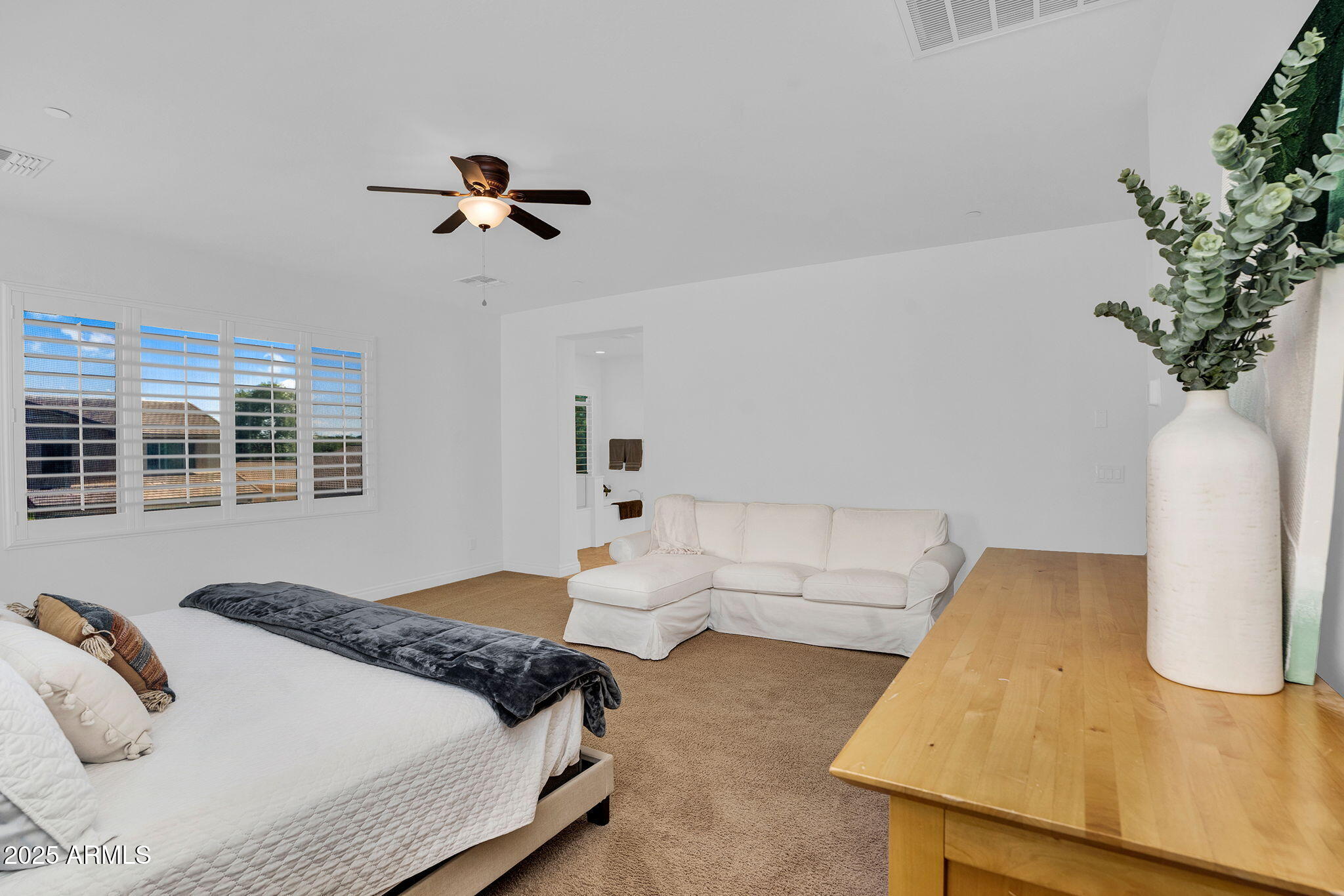 3087 E MAPLEWOOD Court