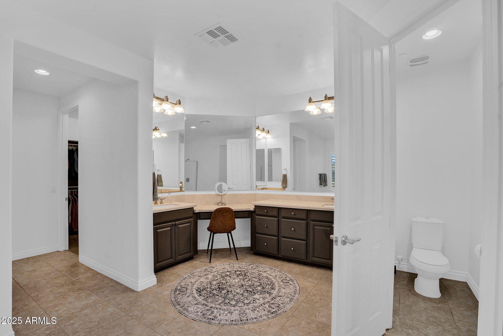 3087 E MAPLEWOOD Court