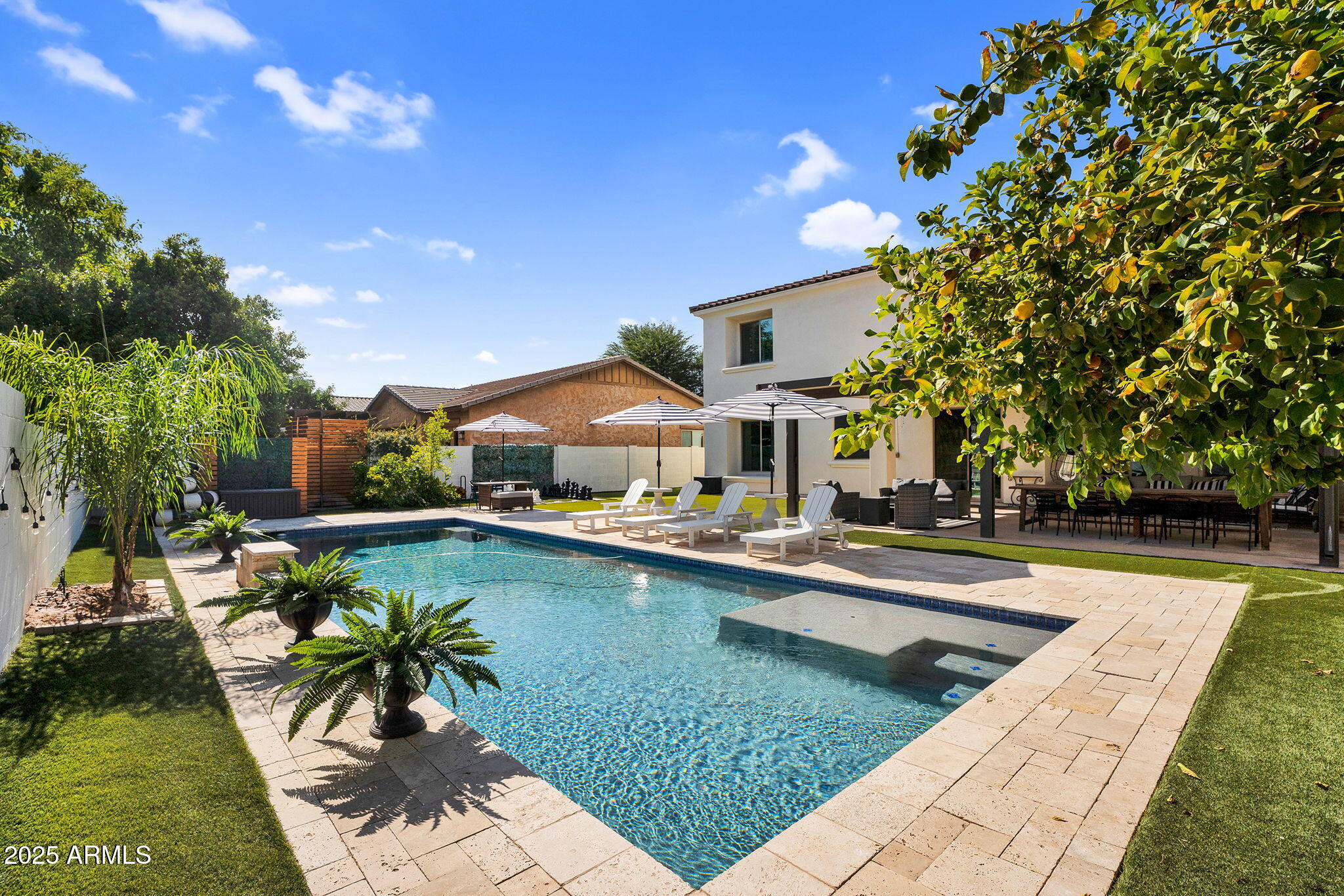 3087 E MAPLEWOOD Court