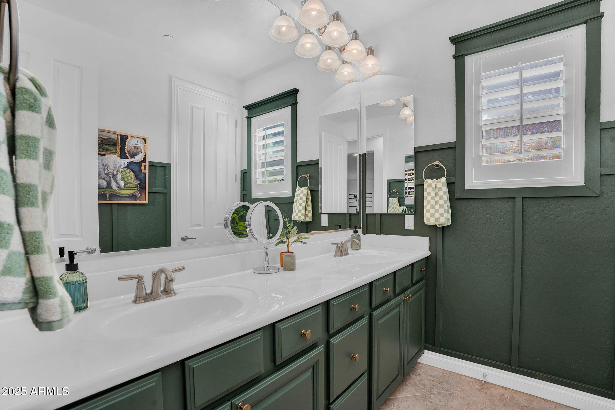 3087 E MAPLEWOOD Court