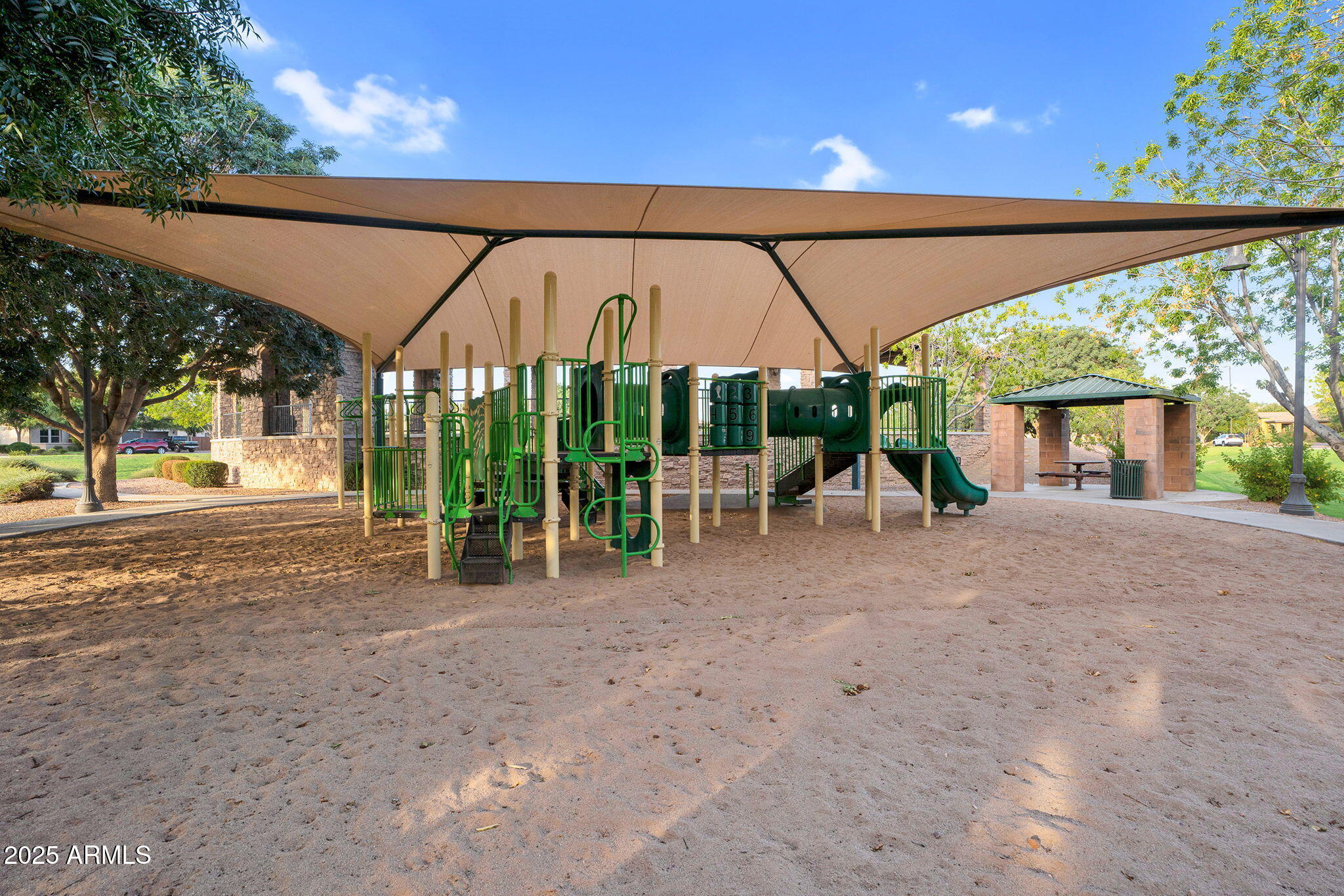 3087 E MAPLEWOOD Court