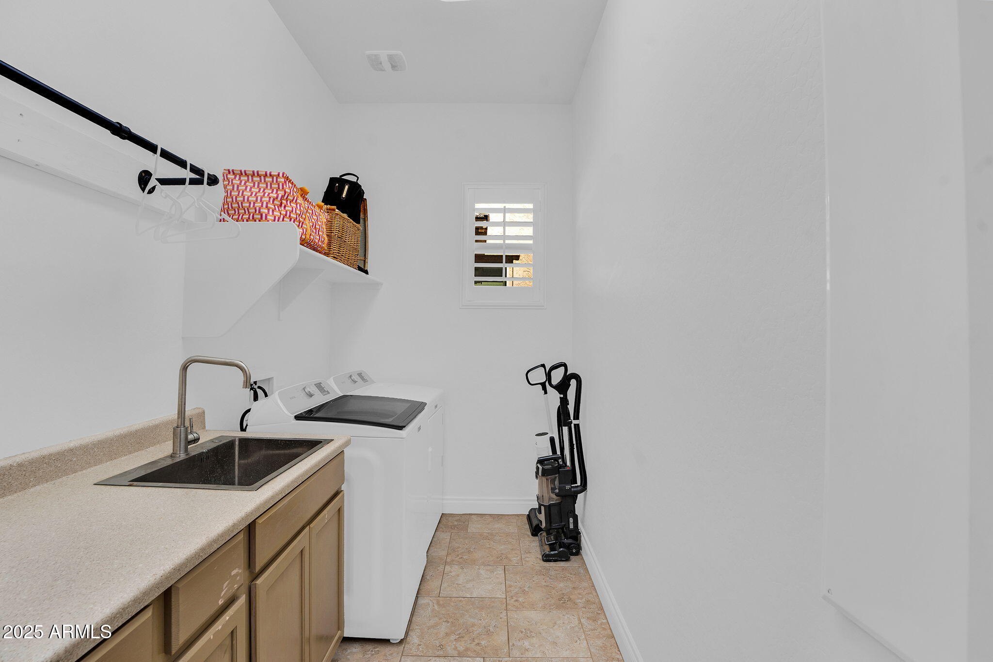 3087 E MAPLEWOOD Court