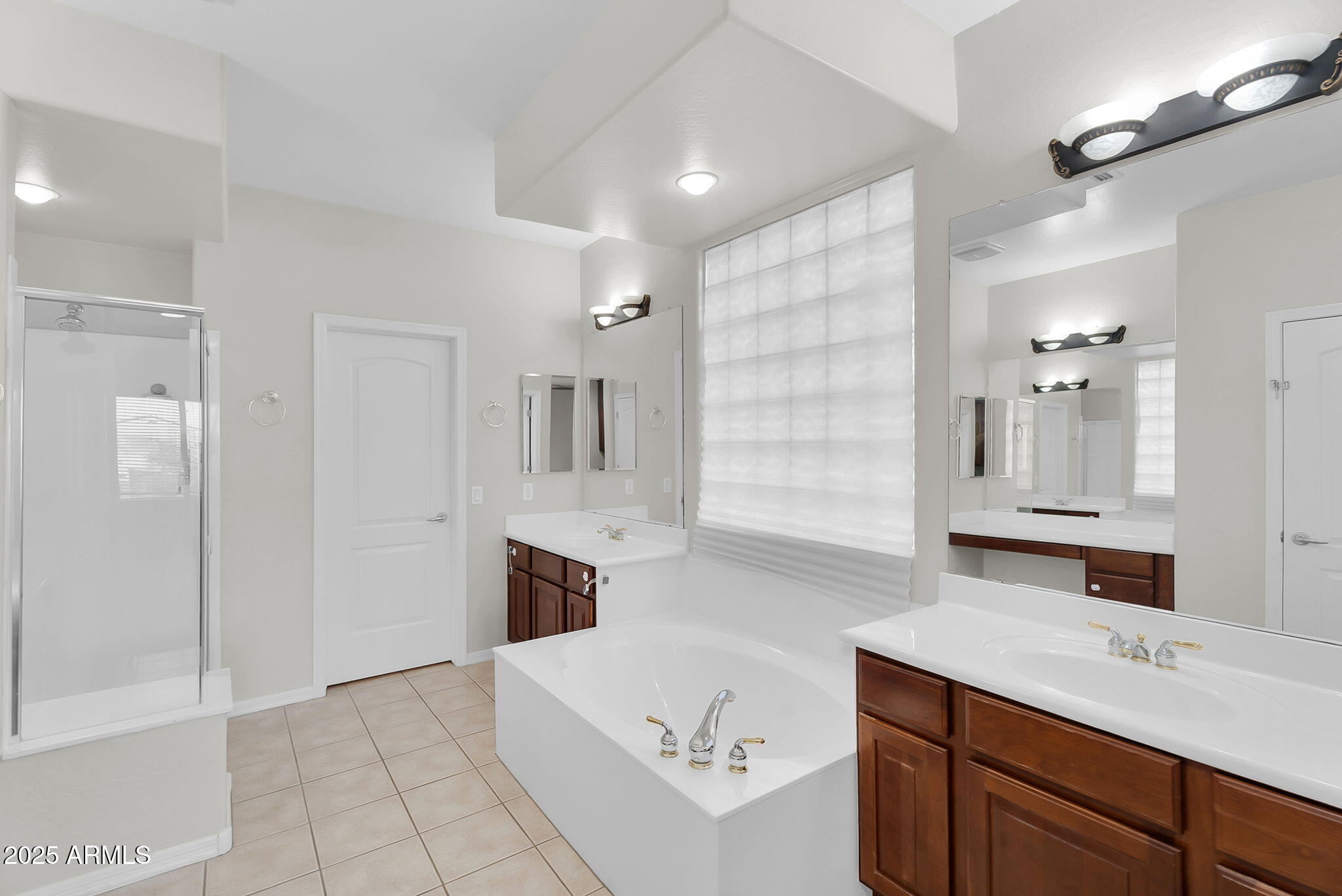 637 E INDIAN WELLS Place