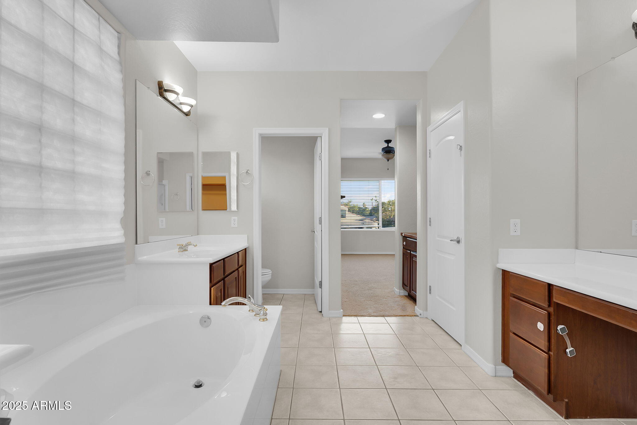 637 E INDIAN WELLS Place