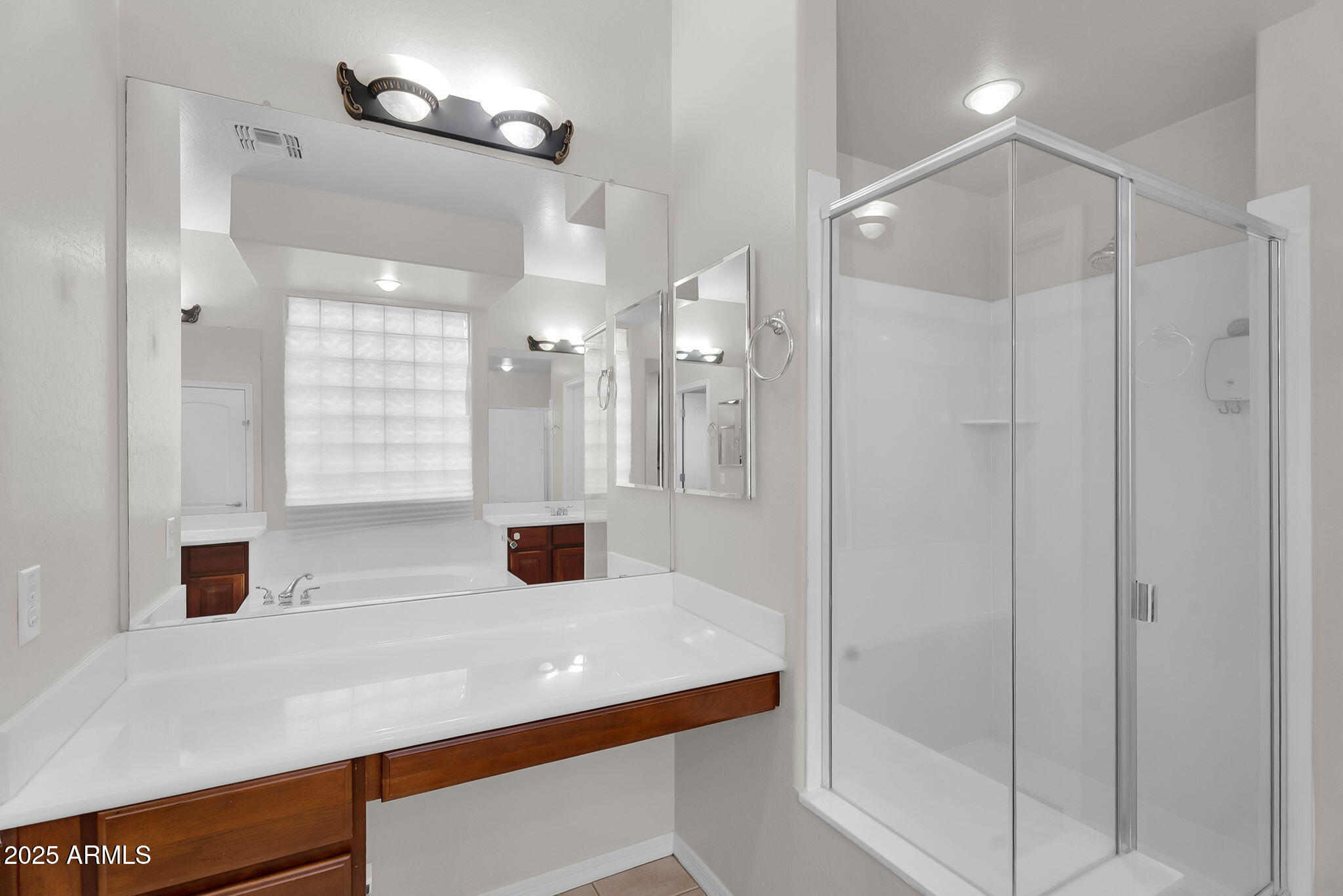 637 E INDIAN WELLS Place