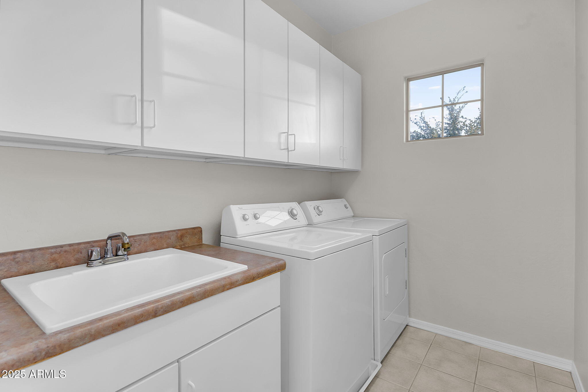 637 E INDIAN WELLS Place