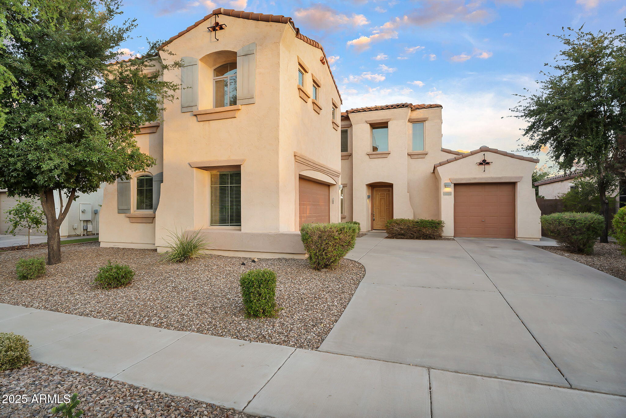 637 E INDIAN WELLS Place