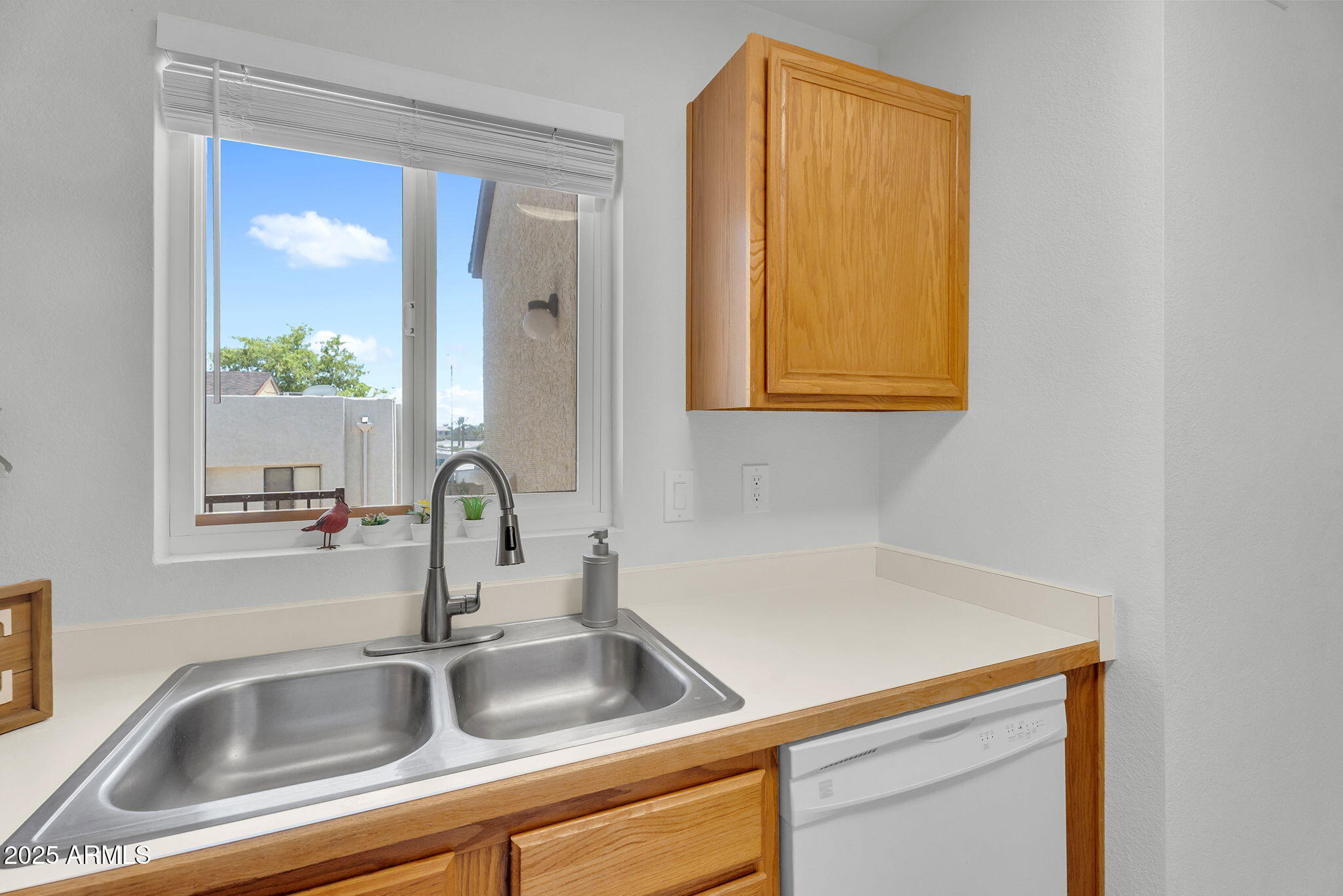 5518 E LINDSTROM Lane, 3012