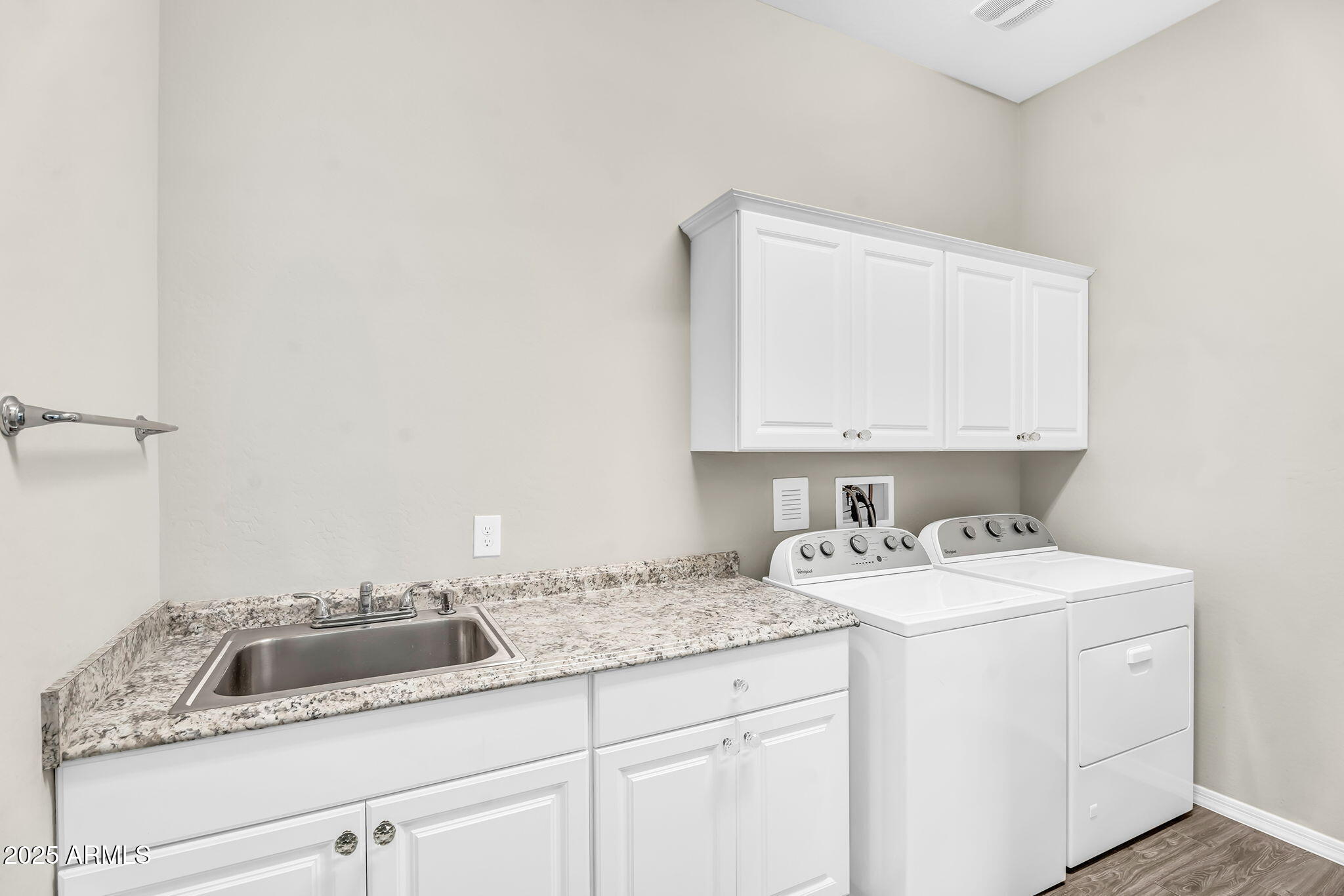3932 E TORREY PINES Lane