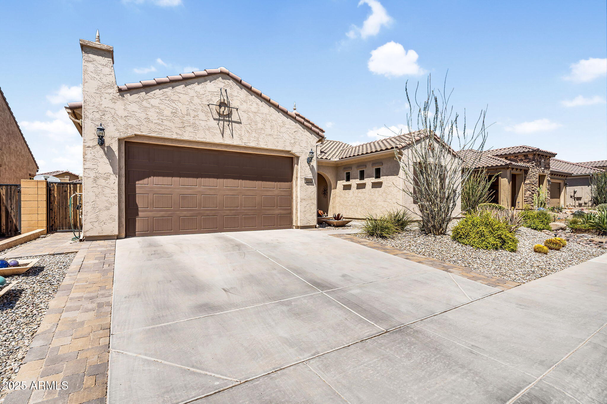 3932 E TORREY PINES Lane