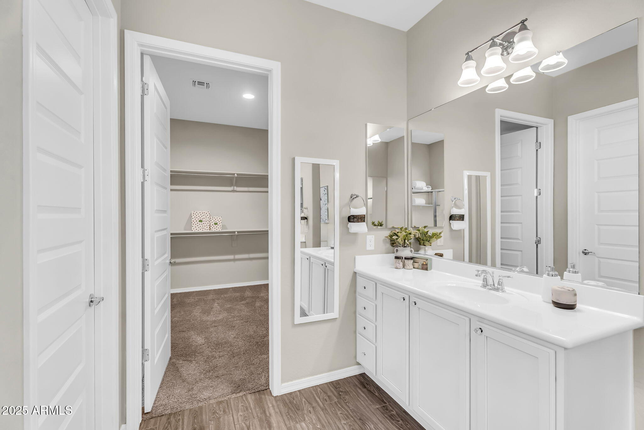 3932 E TORREY PINES Lane