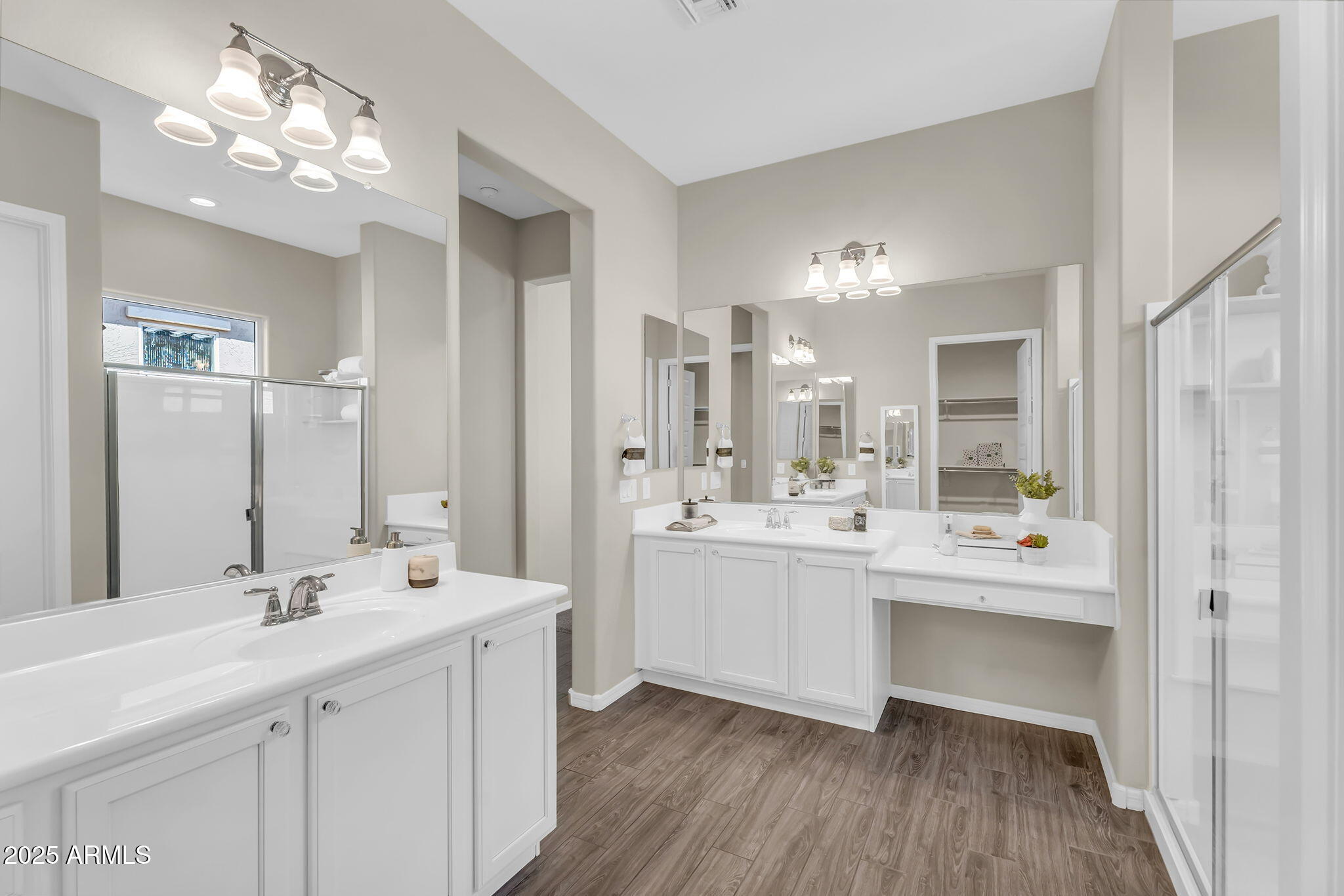 3932 E TORREY PINES Lane