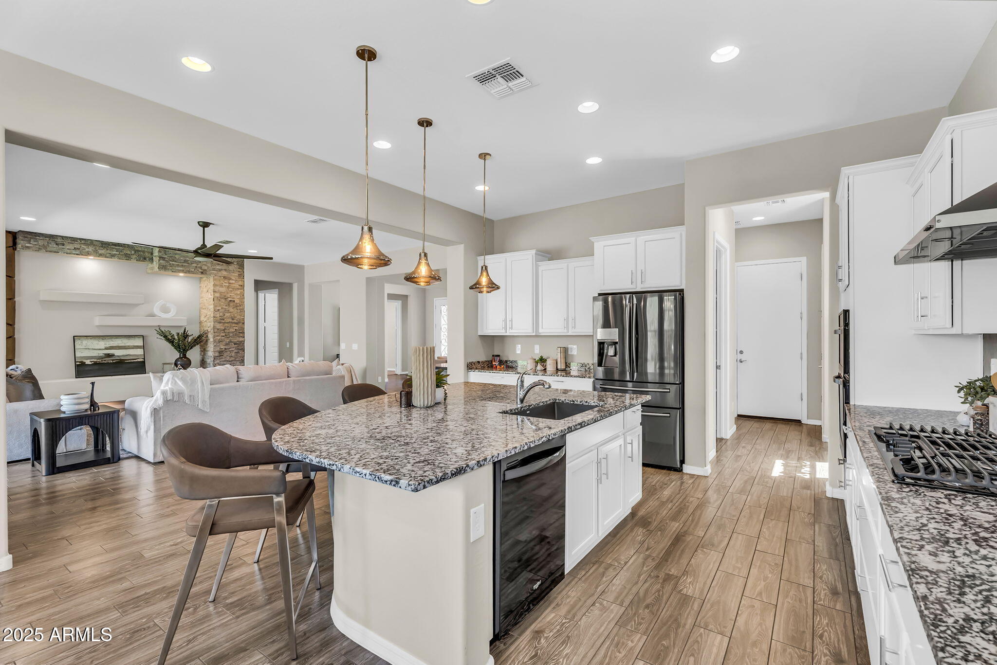 3932 E TORREY PINES Lane