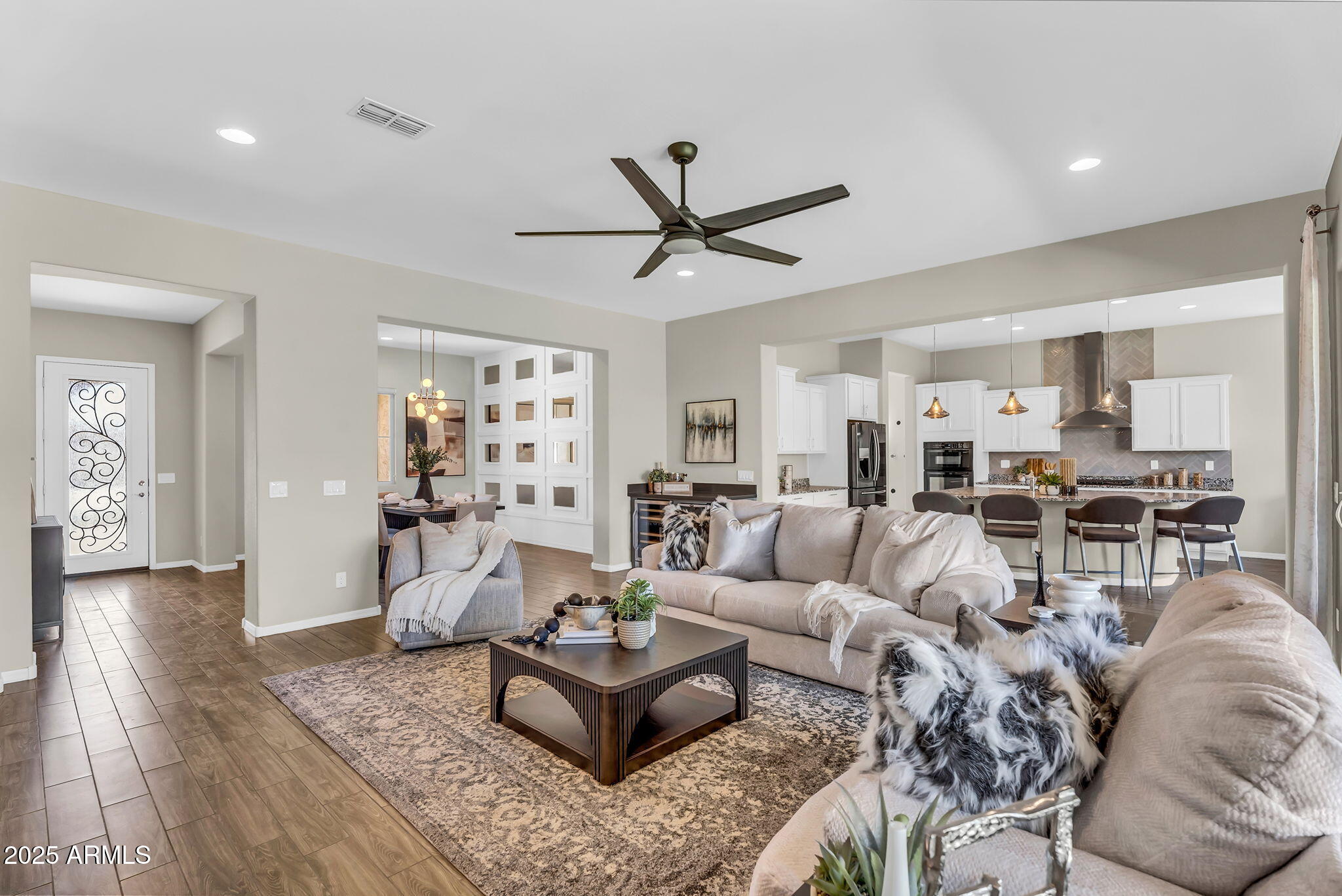 3932 E TORREY PINES Lane