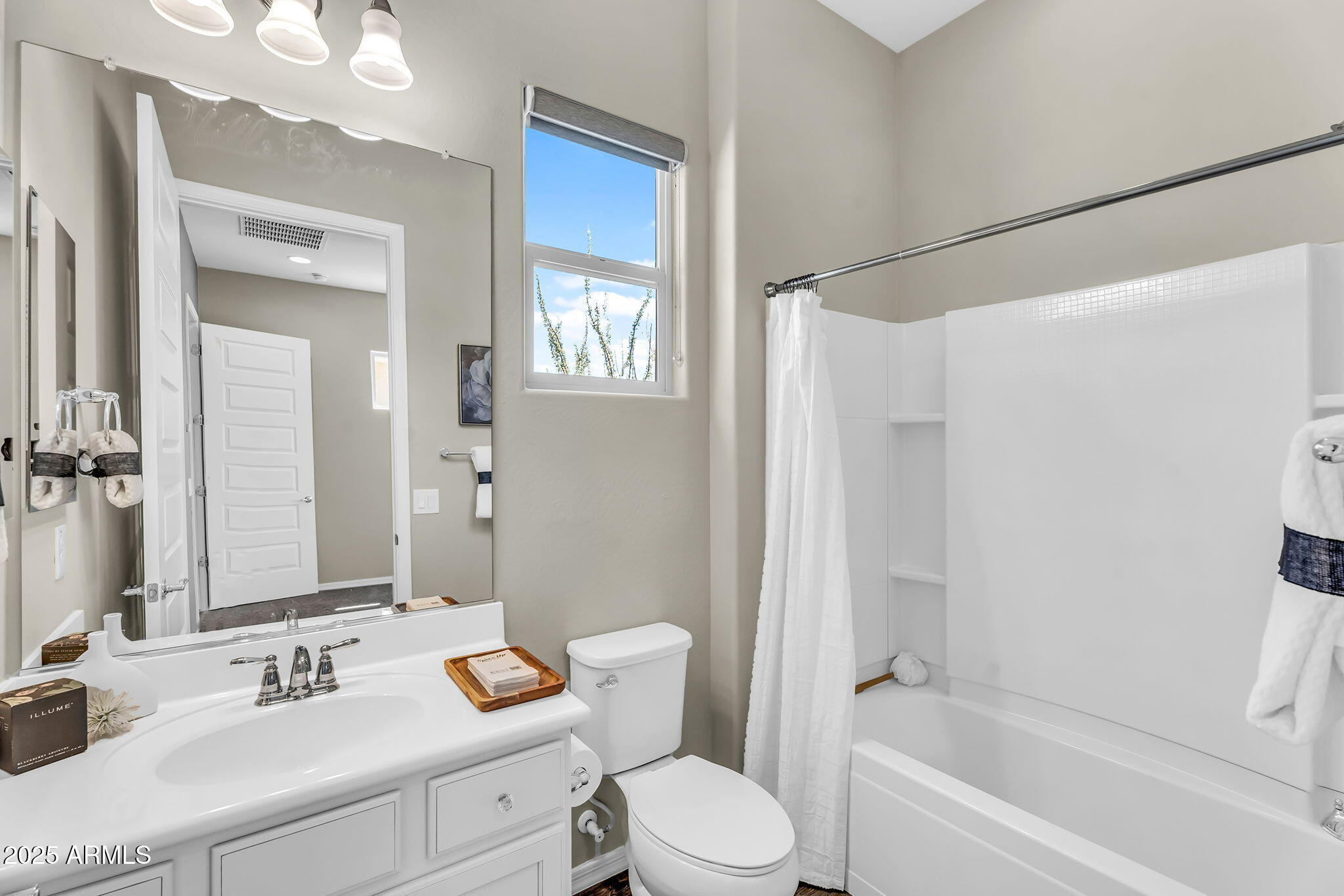 3932 E TORREY PINES Lane