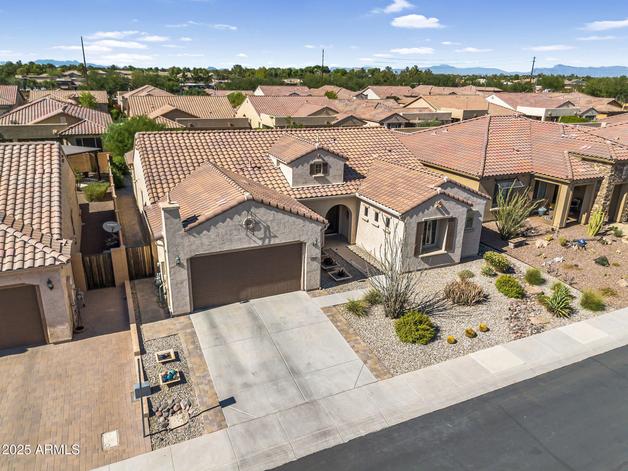 3932 E TORREY PINES Lane