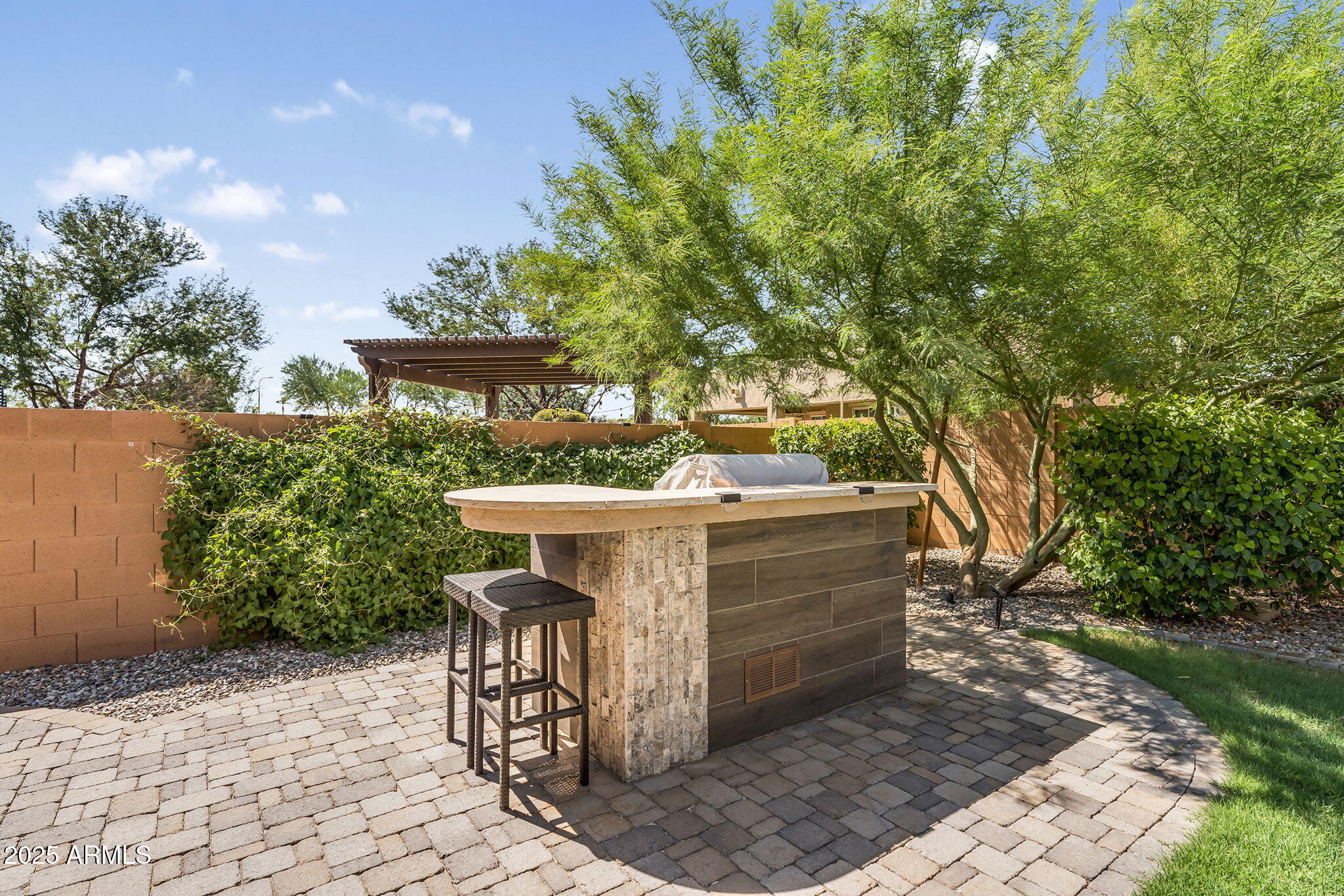 3932 E TORREY PINES Lane