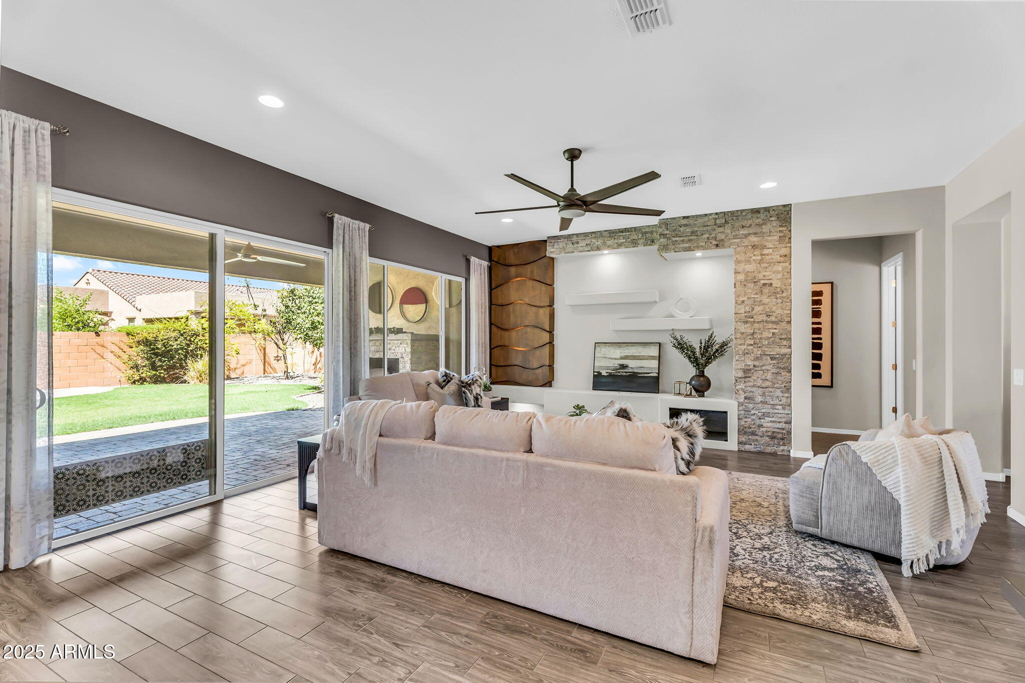 3932 E TORREY PINES Lane