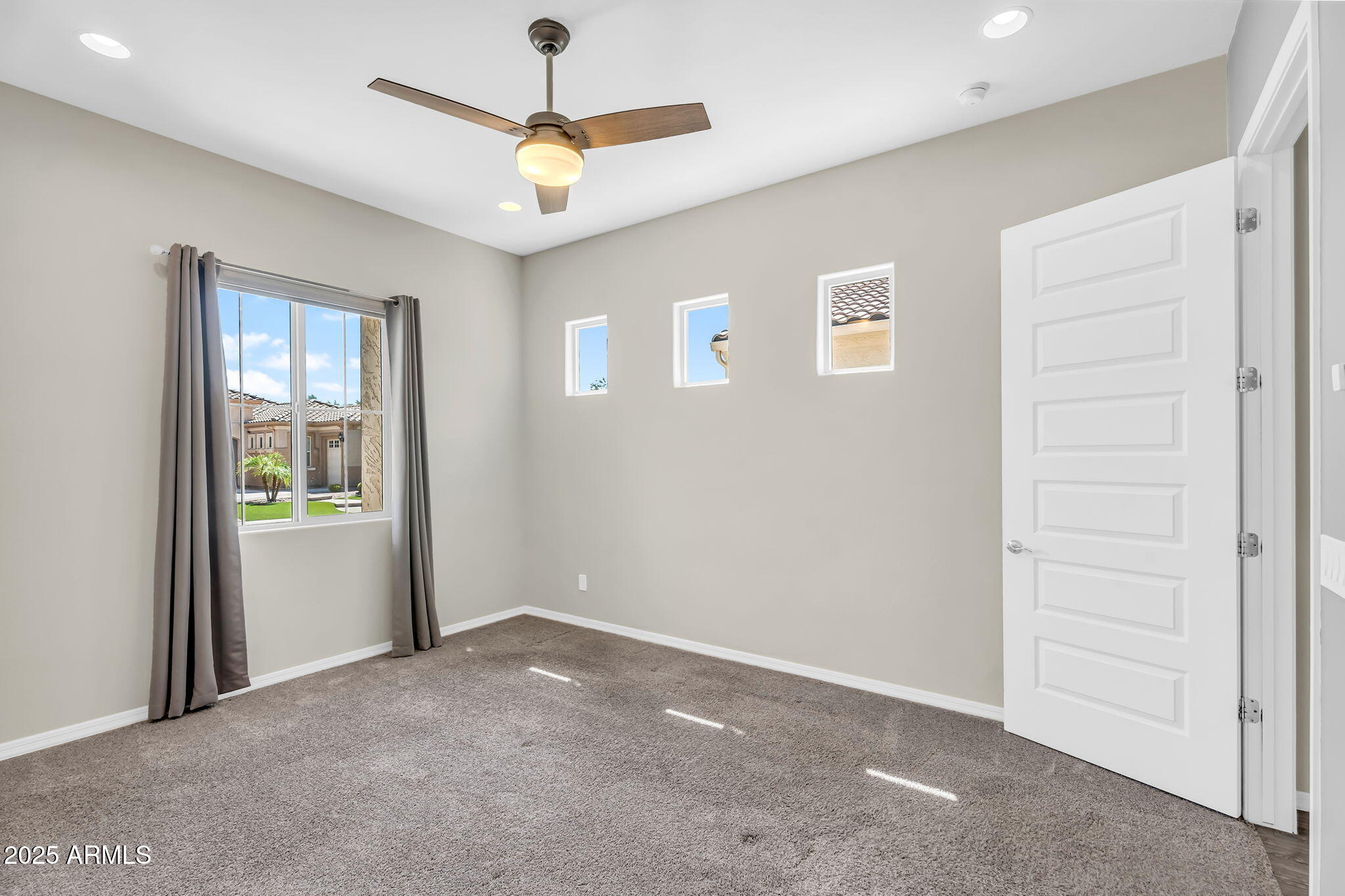 3932 E TORREY PINES Lane