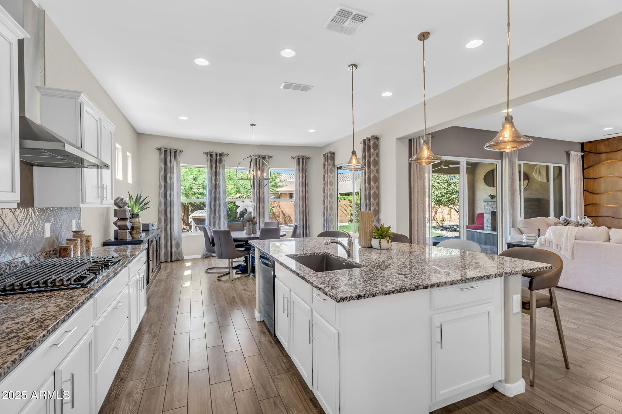 3932 E TORREY PINES Lane