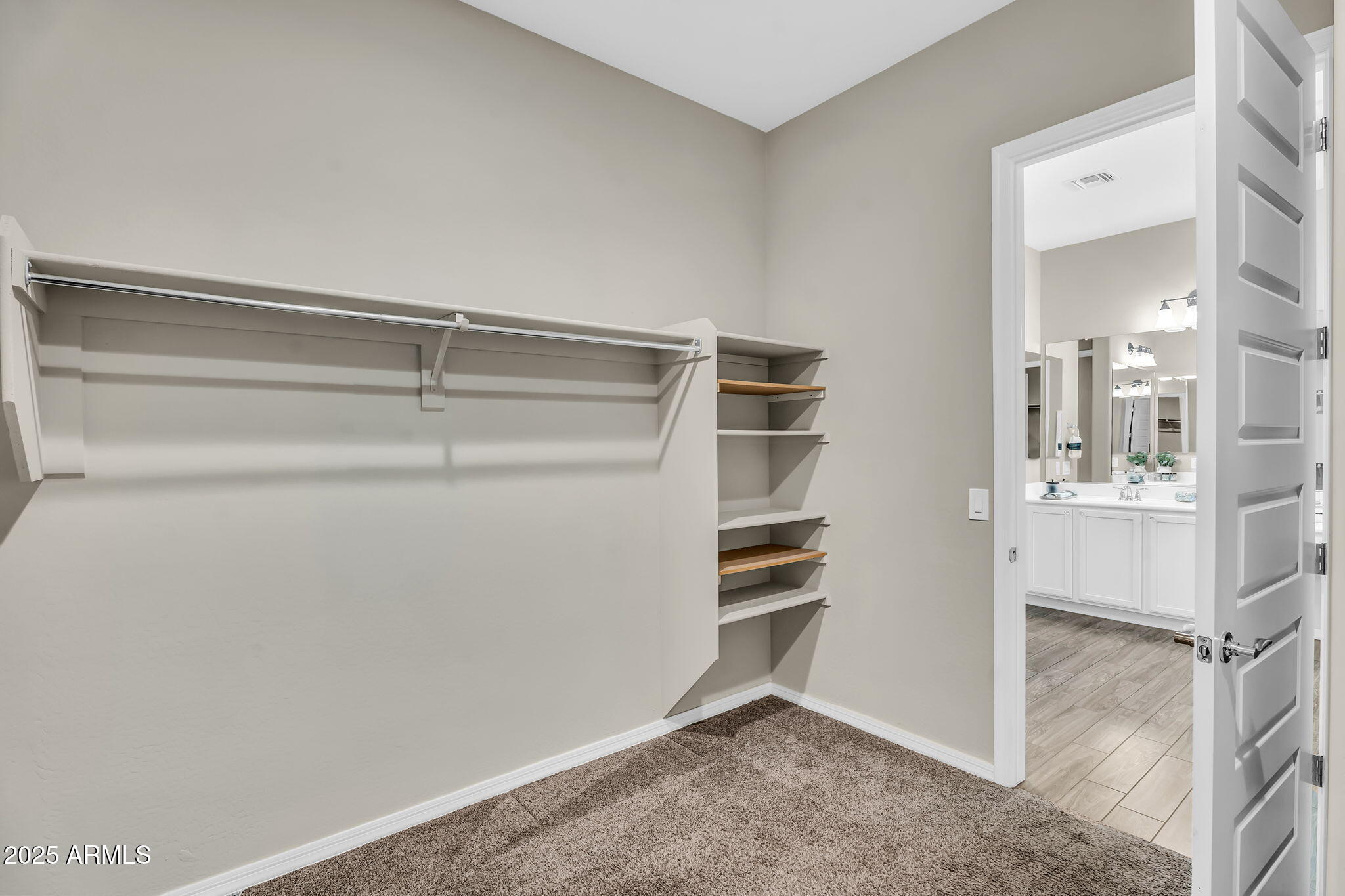3932 E TORREY PINES Lane