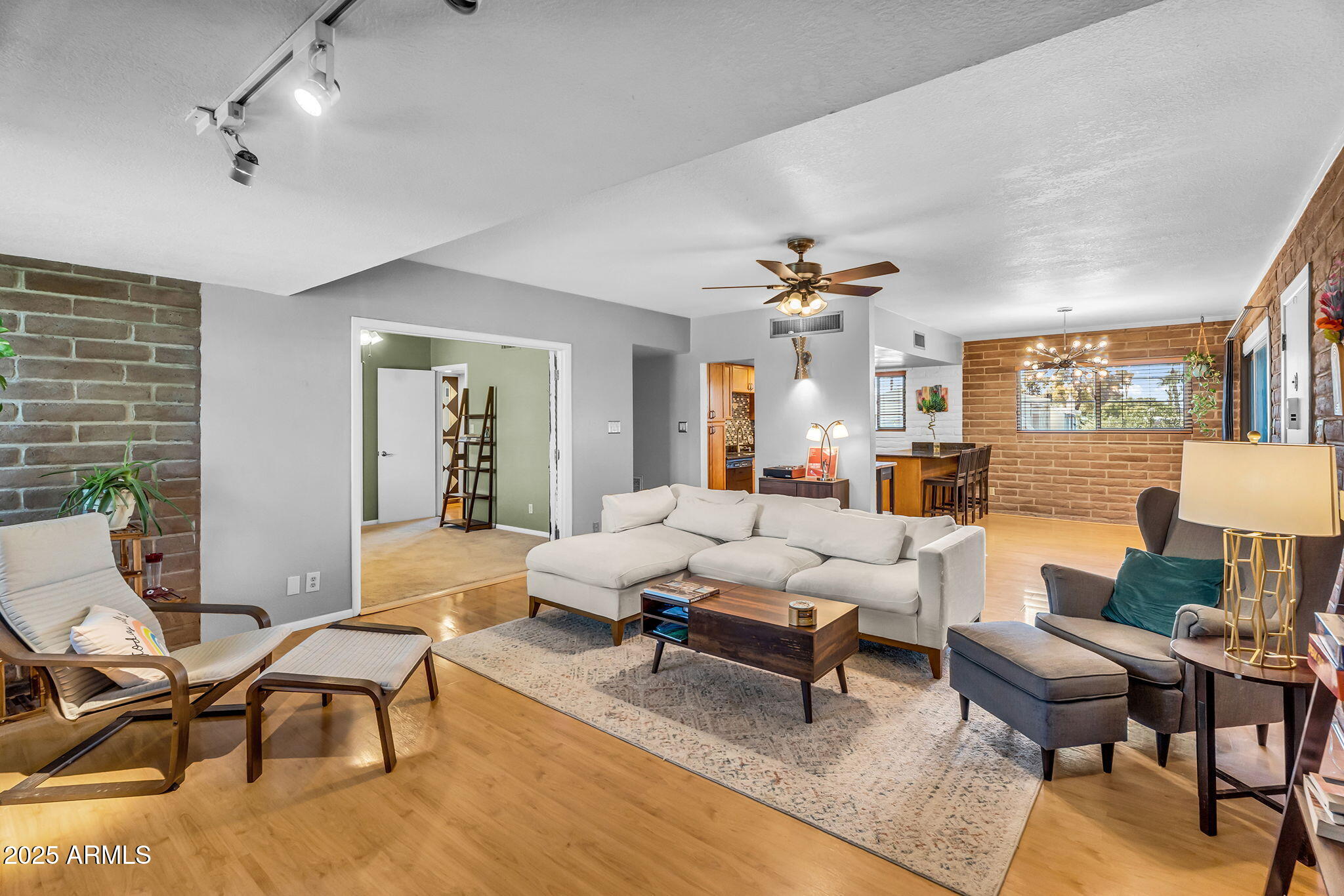 1901 E MISSOURI Avenue, 208