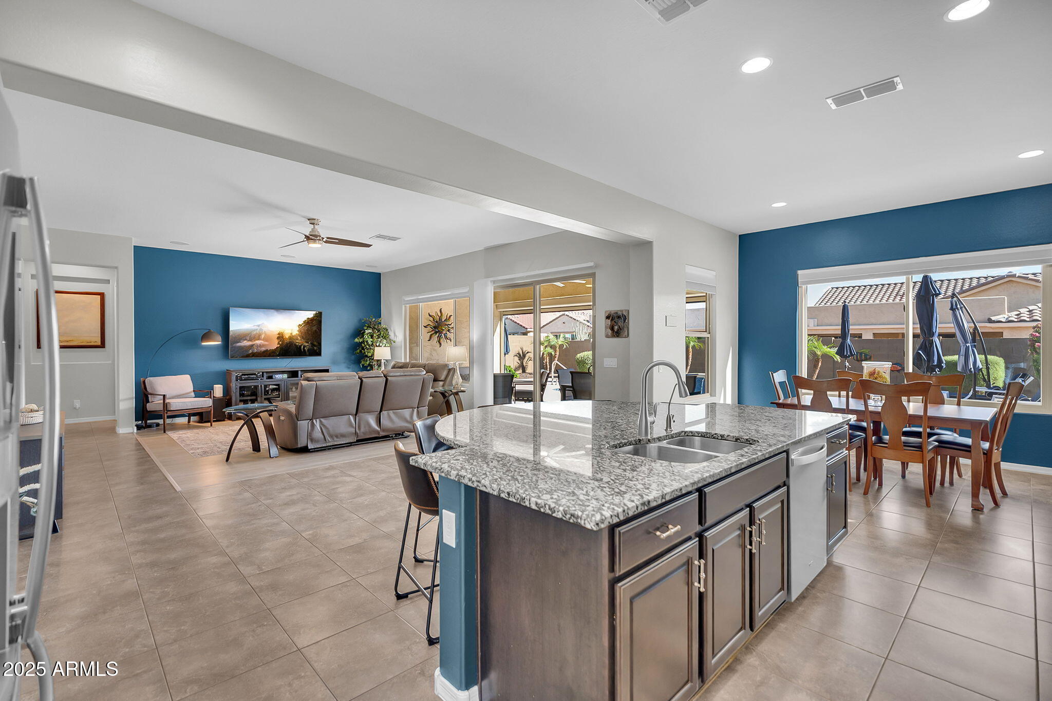 3943 E TORREY PINES Lane