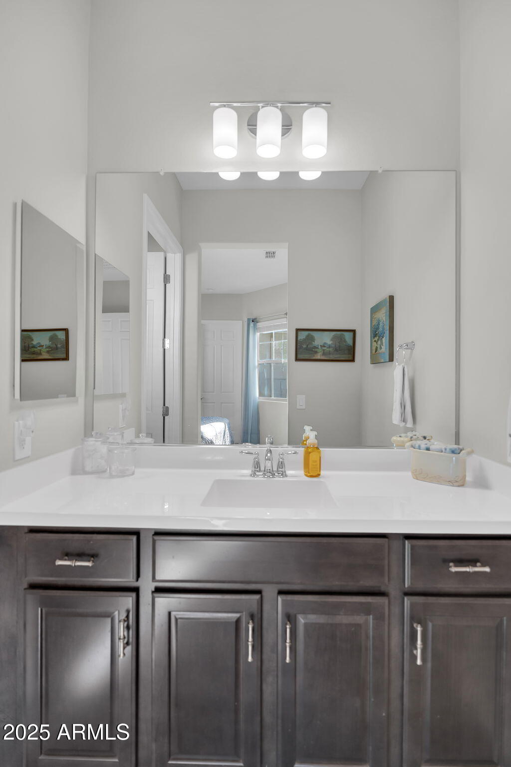3943 E TORREY PINES Lane