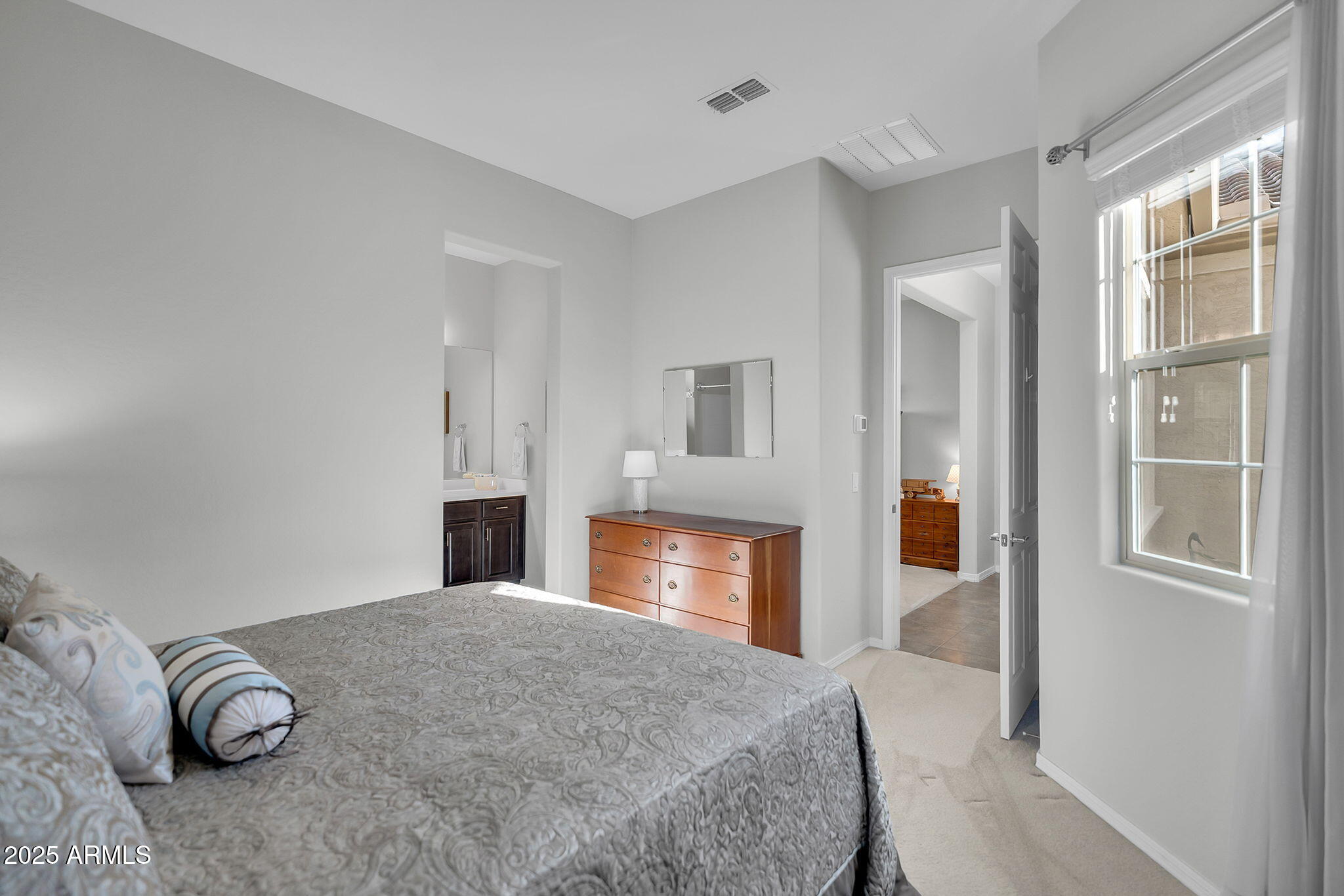 3943 E TORREY PINES Lane