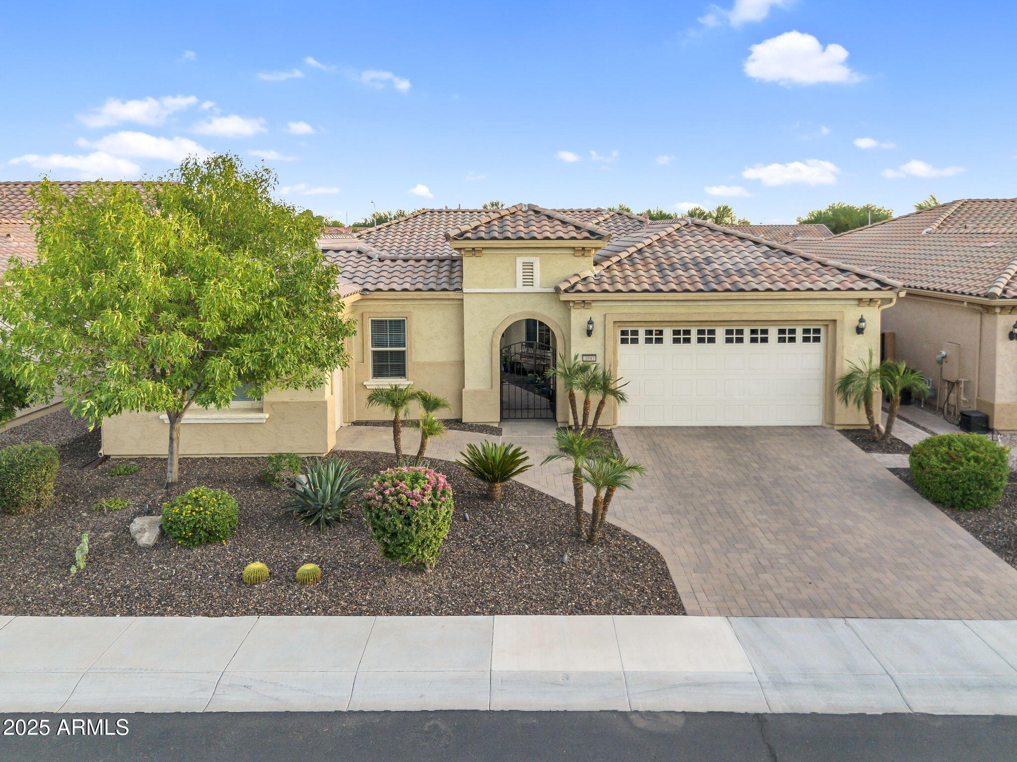 3943 E TORREY PINES Lane