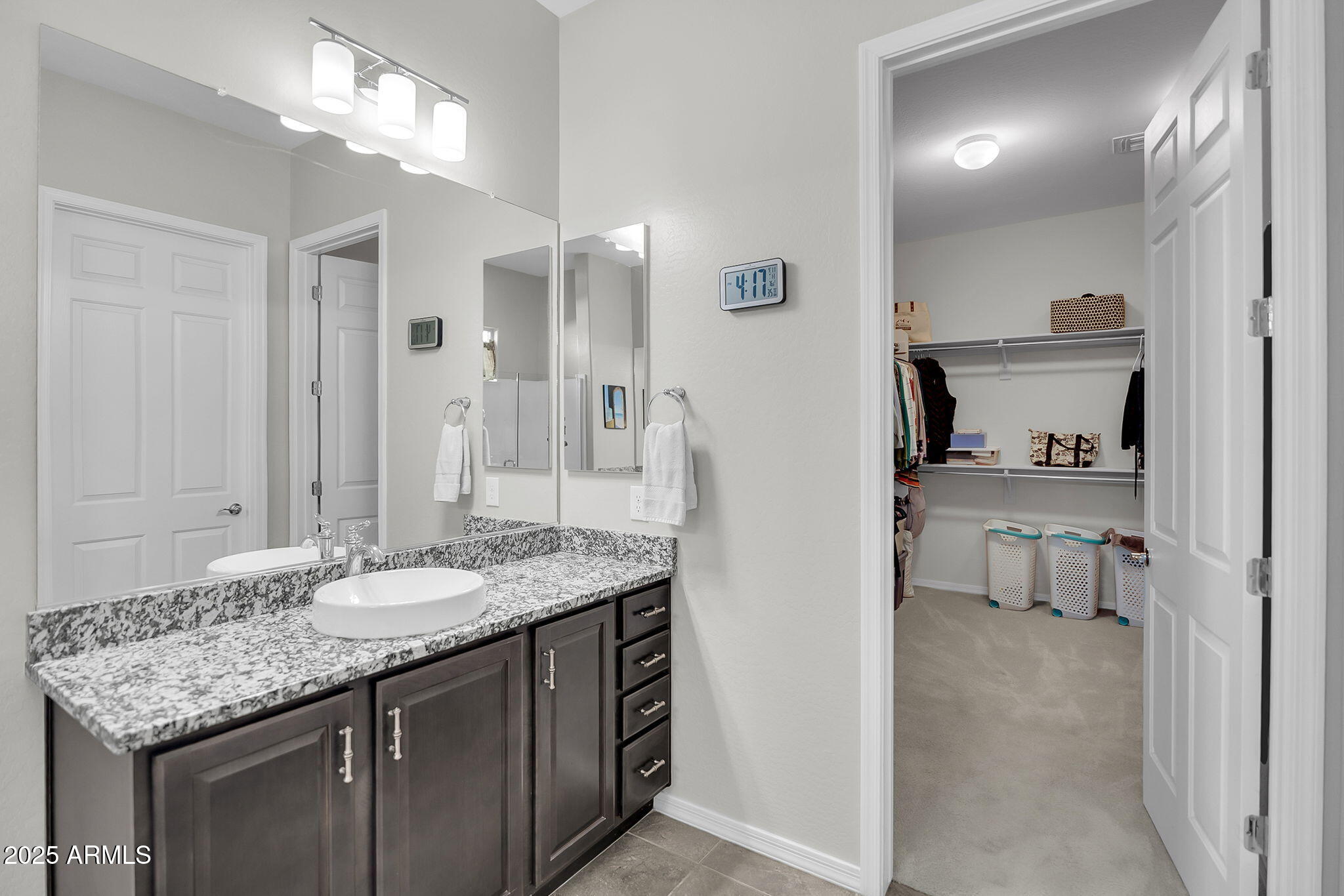 3943 E TORREY PINES Lane