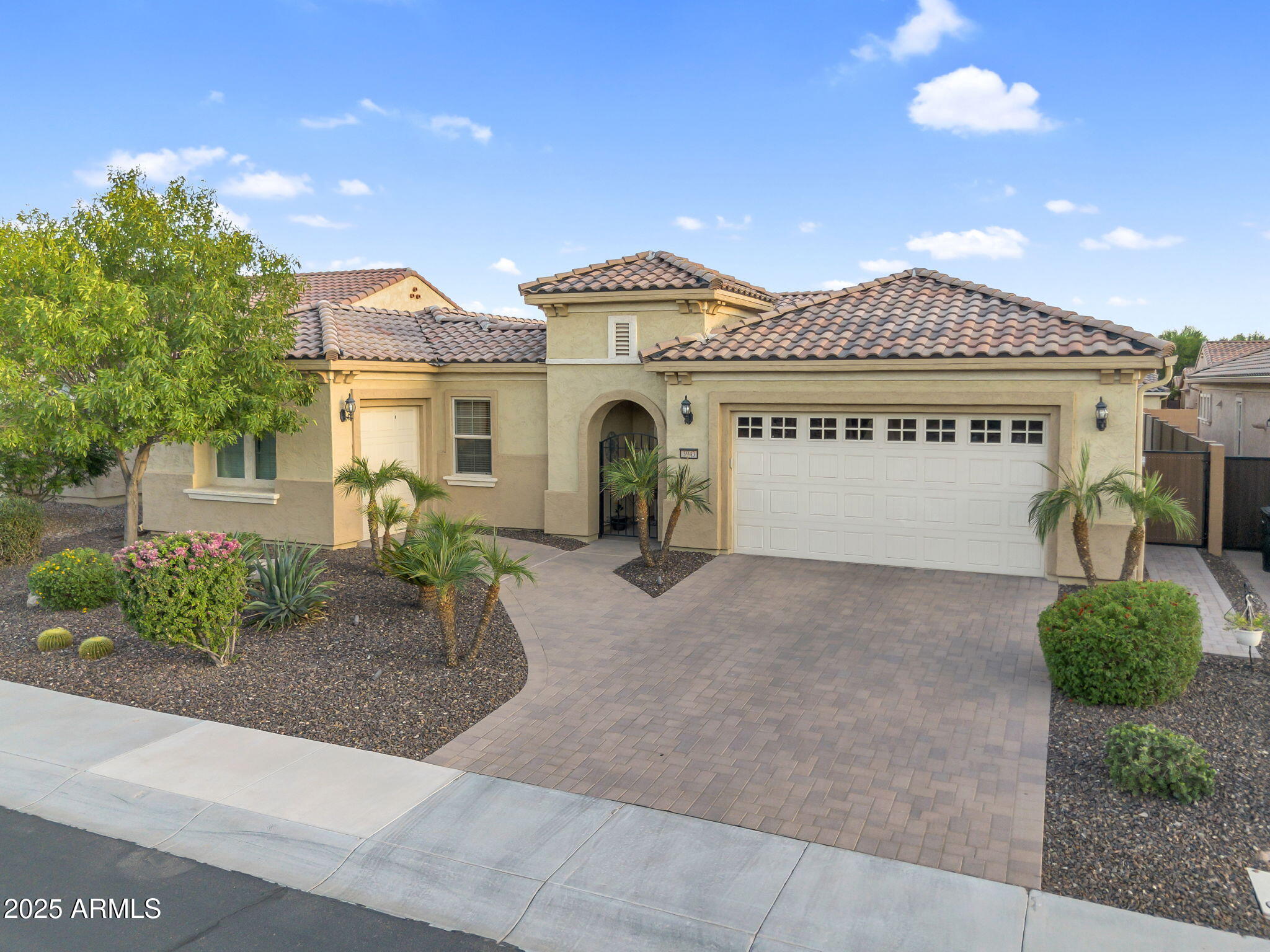 3943 E TORREY PINES Lane