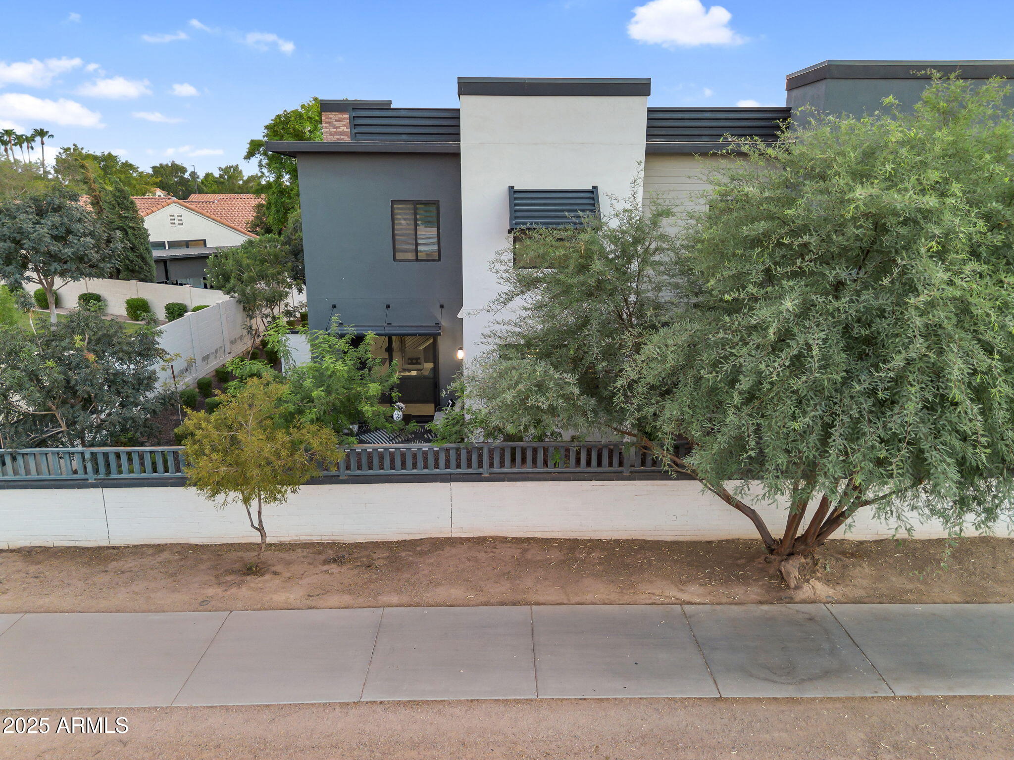 168 E HEARNE Way