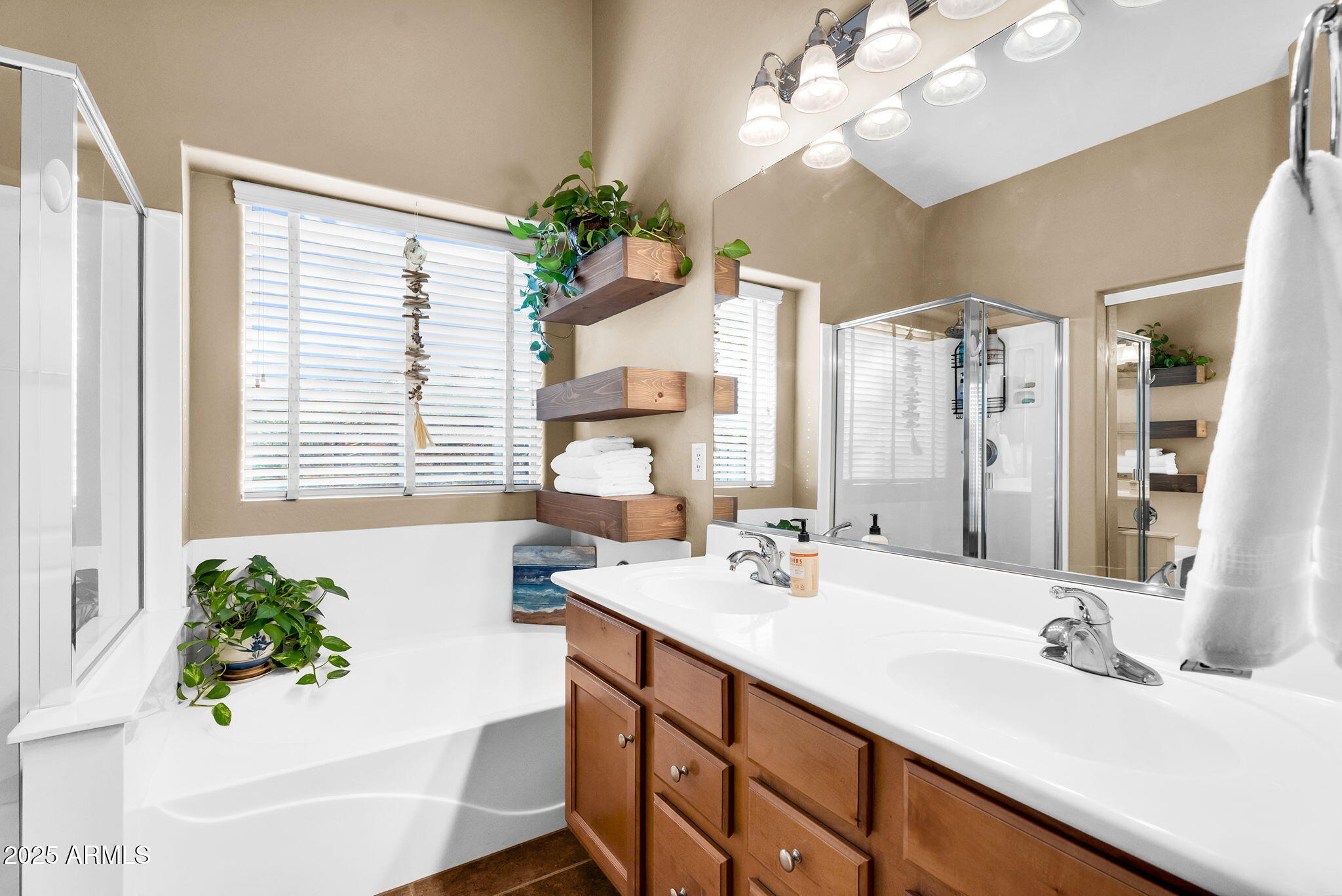 695 W HOLSTEIN Trail