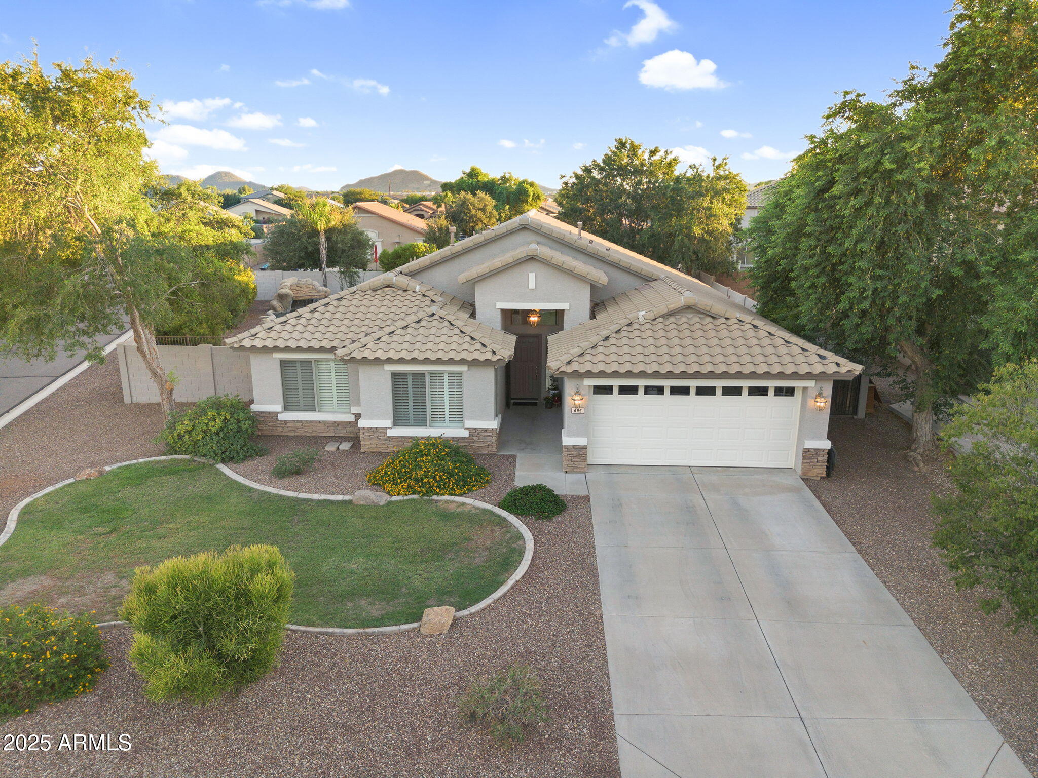 695 W HOLSTEIN Trail