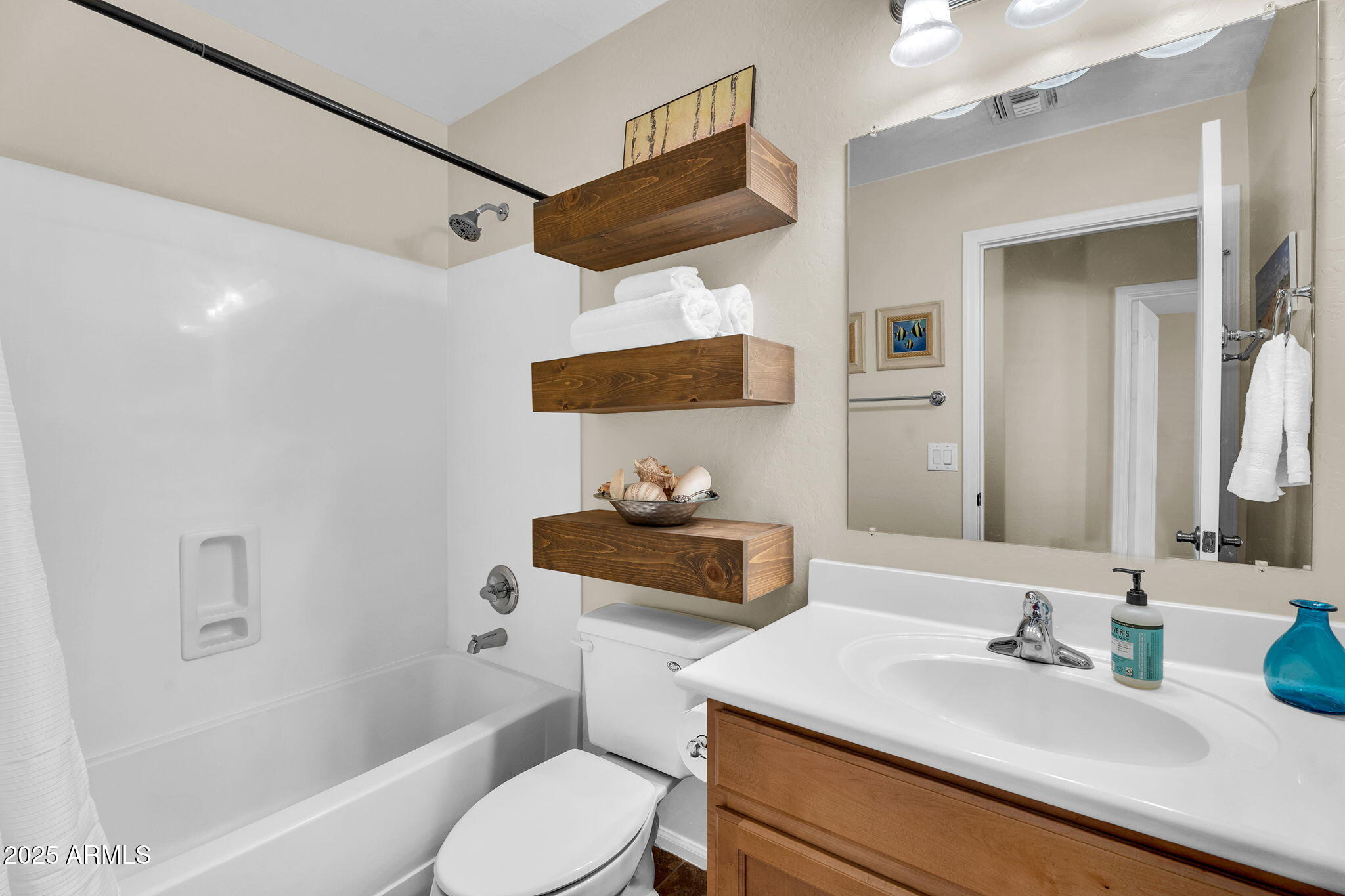 695 W HOLSTEIN Trail