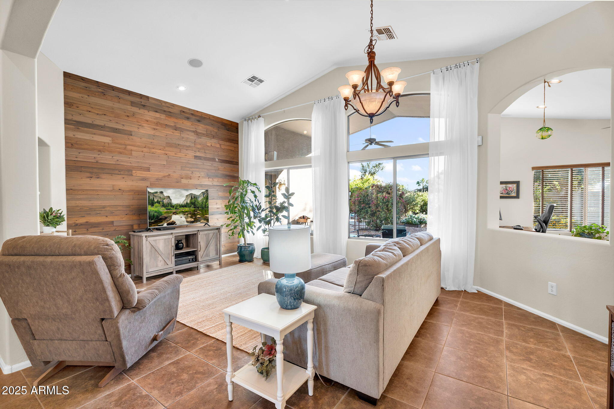 695 W HOLSTEIN Trail