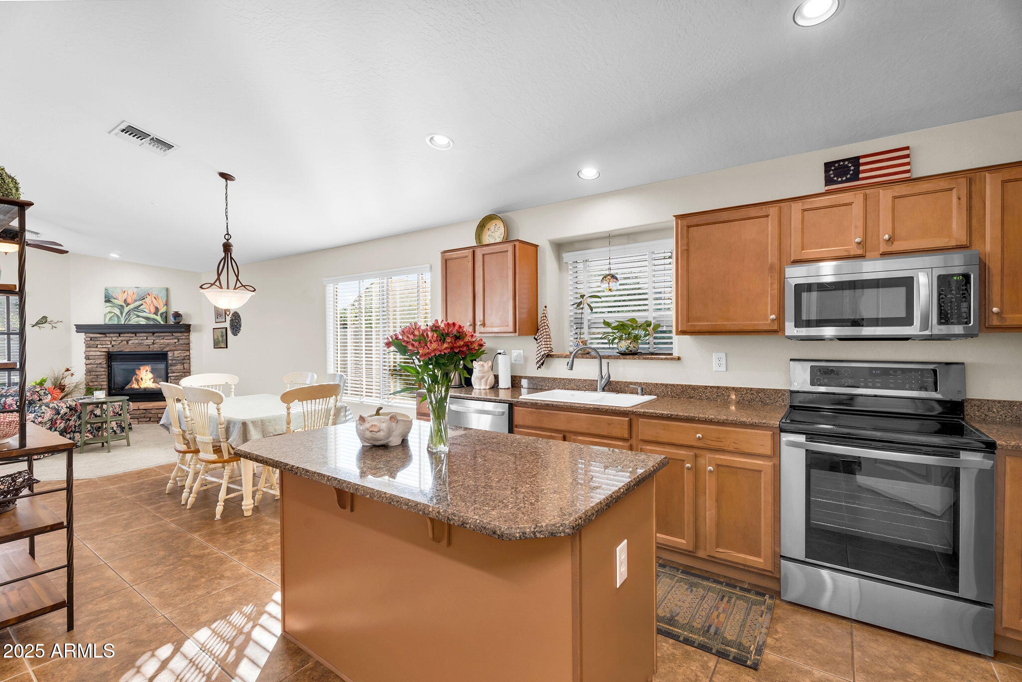 695 W HOLSTEIN Trail