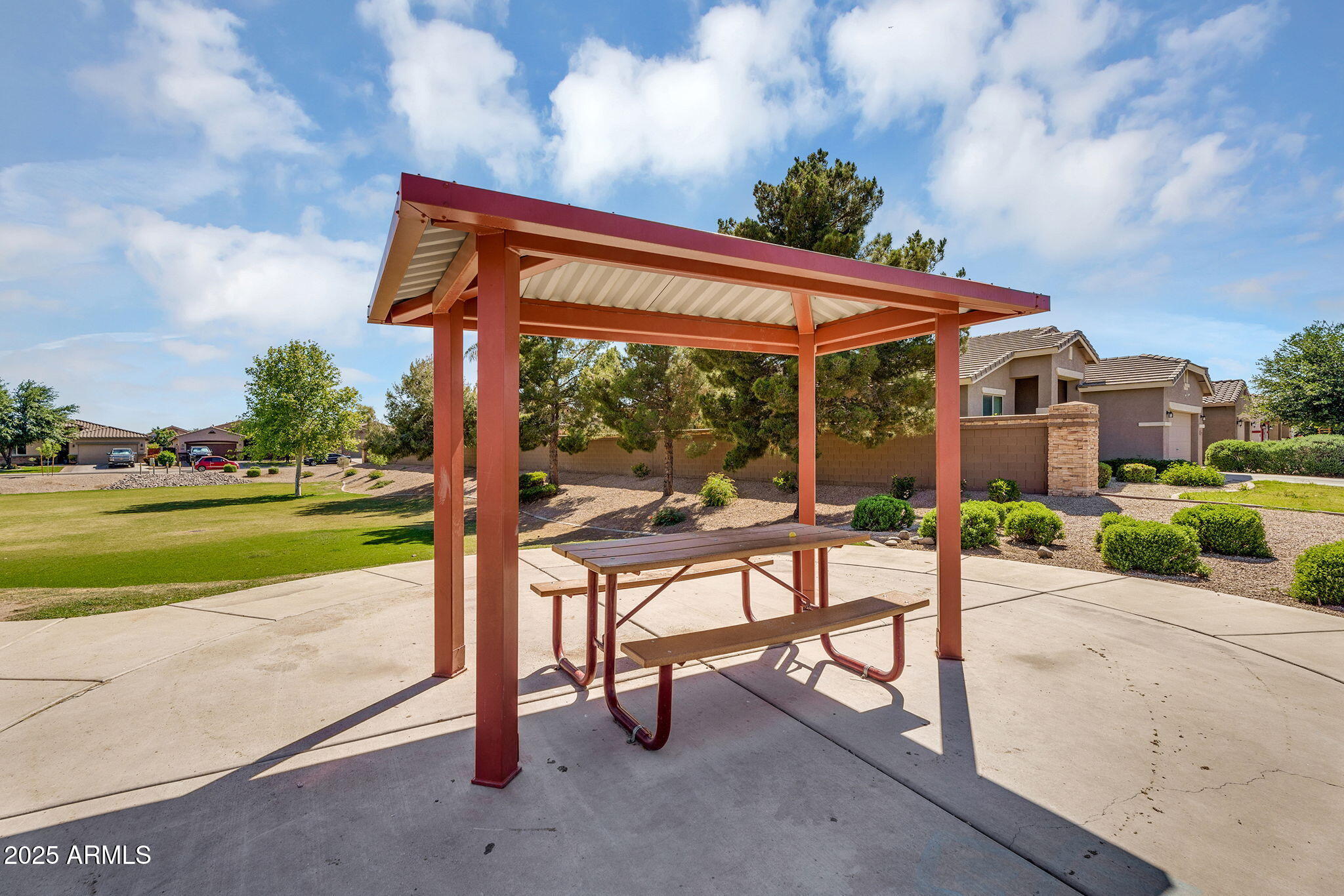 695 W HOLSTEIN Trail
